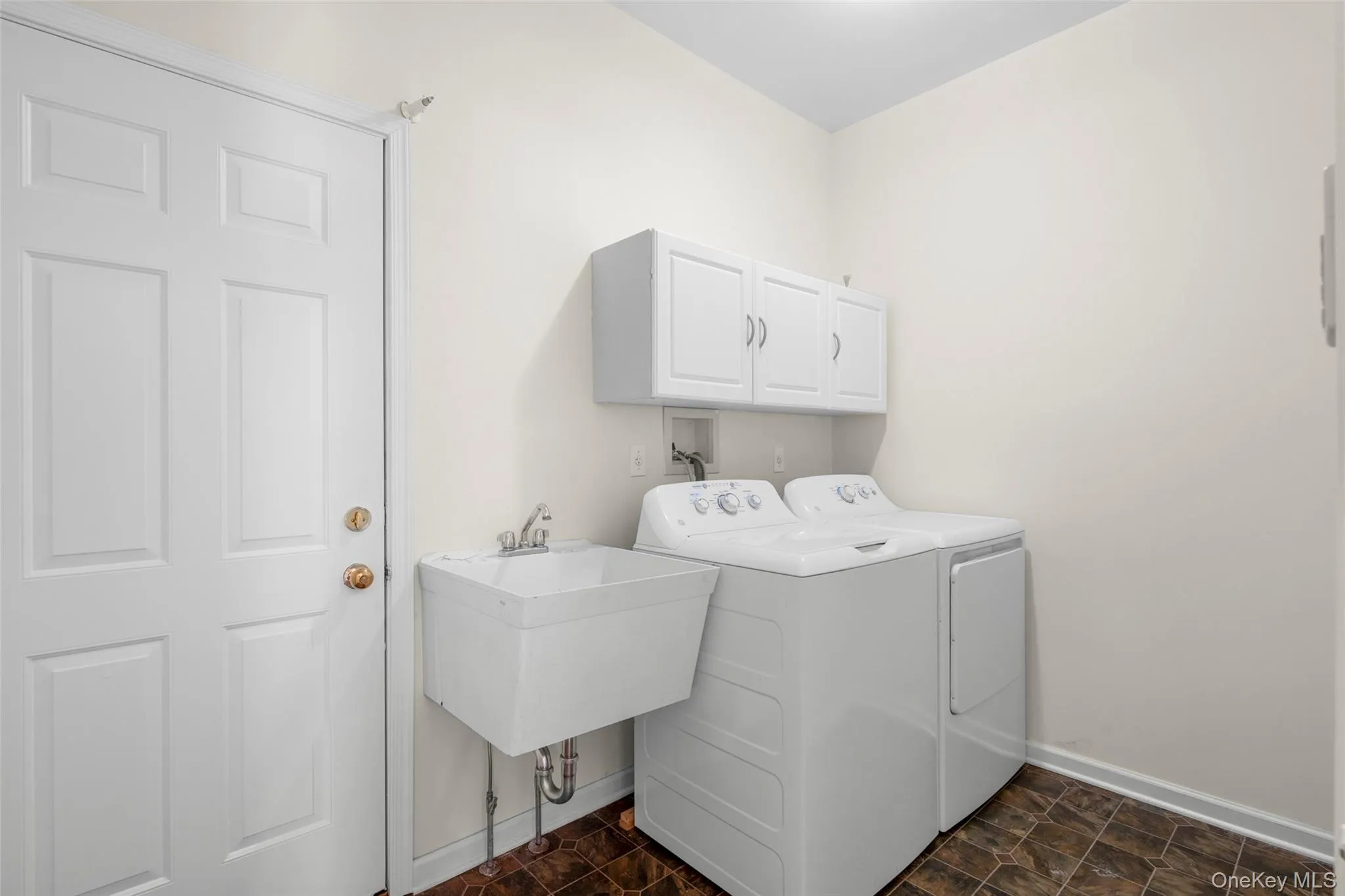411 Vassar Place, Fishkill, NY, 4 Bedrooms Bedrooms, 12 Rooms Rooms,2 BathroomsBathrooms,Residential,For Rent,Vassar,0,987765 411 Vassar Place, Fishkill, NY, 4 Bedrooms Bedrooms, 12 Rooms Rooms,2 BathroomsBathrooms,Residential,For Rent,Vassar,0,987765