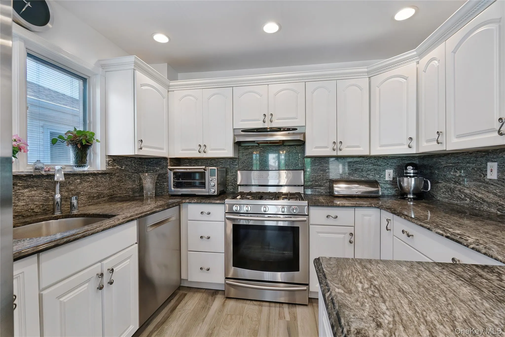16207 85th Street, New York, NY, 5 Bedrooms Bedrooms, 10 Rooms Rooms,3 BathroomsBathrooms,Residential,For Rent,85th,0,KEY987794 16207 85th Street, New York, NY, 5 Bedrooms Bedrooms, 10 Rooms Rooms,3 BathroomsBathrooms,Residential,For Rent,85th,0,KEY987794