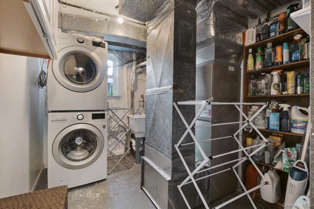 16207 85th Street, New York, NY, 5 Bedrooms Bedrooms, 10 Rooms Rooms,3 BathroomsBathrooms,Residential,For Rent,85th,0,KEY987794 16207 85th Street, New York, NY, 5 Bedrooms Bedrooms, 10 Rooms Rooms,3 BathroomsBathrooms,Residential,For Rent,85th,0,KEY987794