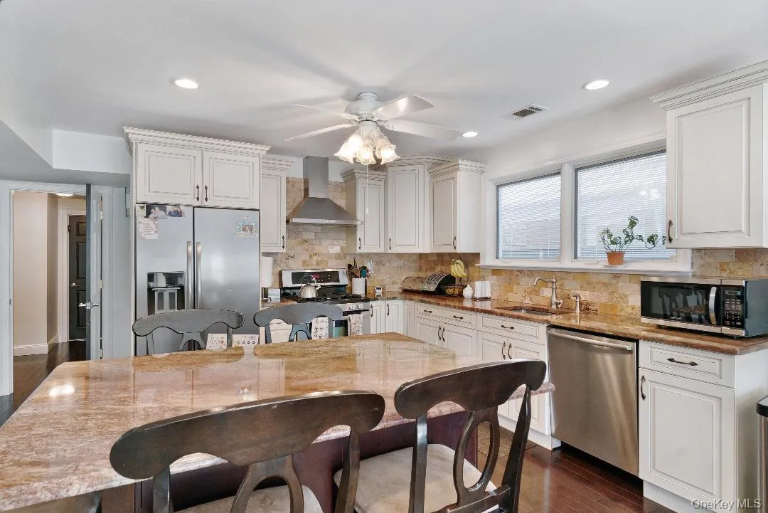 16207 85th Street, New York, NY, 5 Bedrooms Bedrooms, 10 Rooms Rooms,3 BathroomsBathrooms,Residential,For Rent,85th,0,KEY987794 16207 85th Street, New York, NY, 5 Bedrooms Bedrooms, 10 Rooms Rooms,3 BathroomsBathrooms,Residential,For Rent,85th,0,KEY987794