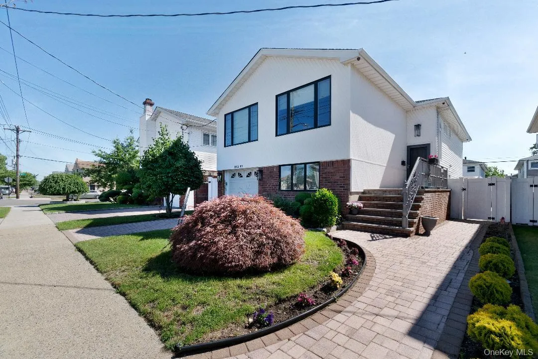 16207 85th Street, New York, NY, 5 Bedrooms Bedrooms, 10 Rooms Rooms,3 BathroomsBathrooms,Residential,For Rent,85th,0,KEY987794 16207 85th Street, New York, NY, 5 Bedrooms Bedrooms, 10 Rooms Rooms,3 BathroomsBathrooms,Residential,For Rent,85th,0,KEY987794