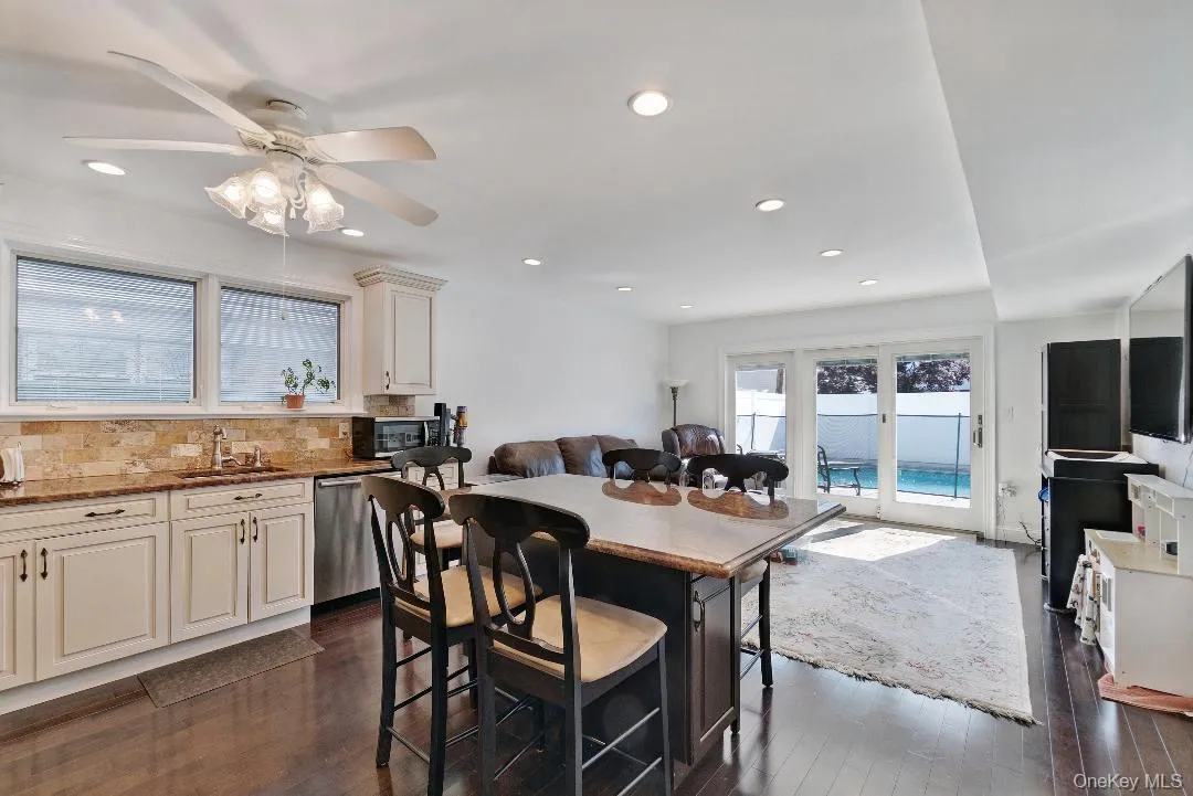 16207 85th Street, New York, NY, 5 Bedrooms Bedrooms, 10 Rooms Rooms,3 BathroomsBathrooms,Residential,For Rent,85th,0,KEY987794 16207 85th Street, New York, NY, 5 Bedrooms Bedrooms, 10 Rooms Rooms,3 BathroomsBathrooms,Residential,For Rent,85th,0,KEY987794