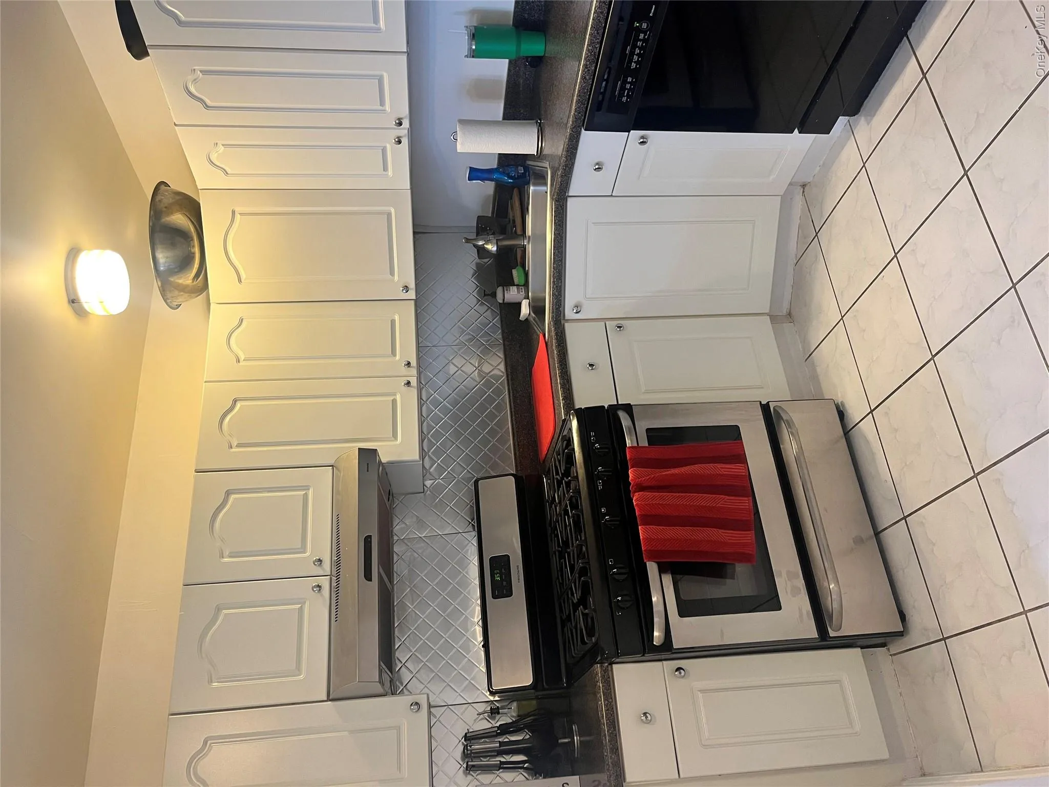 31-17 42 Street, New York, NY, 3 Bedrooms Bedrooms, 5 Rooms Rooms,2 BathroomsBathrooms,Residential Lease,For Rent,42,0,987803 31-17 42 Street, New York, NY, 3 Bedrooms Bedrooms, 5 Rooms Rooms,2 BathroomsBathrooms,Residential Lease,For Rent,42,0,987803