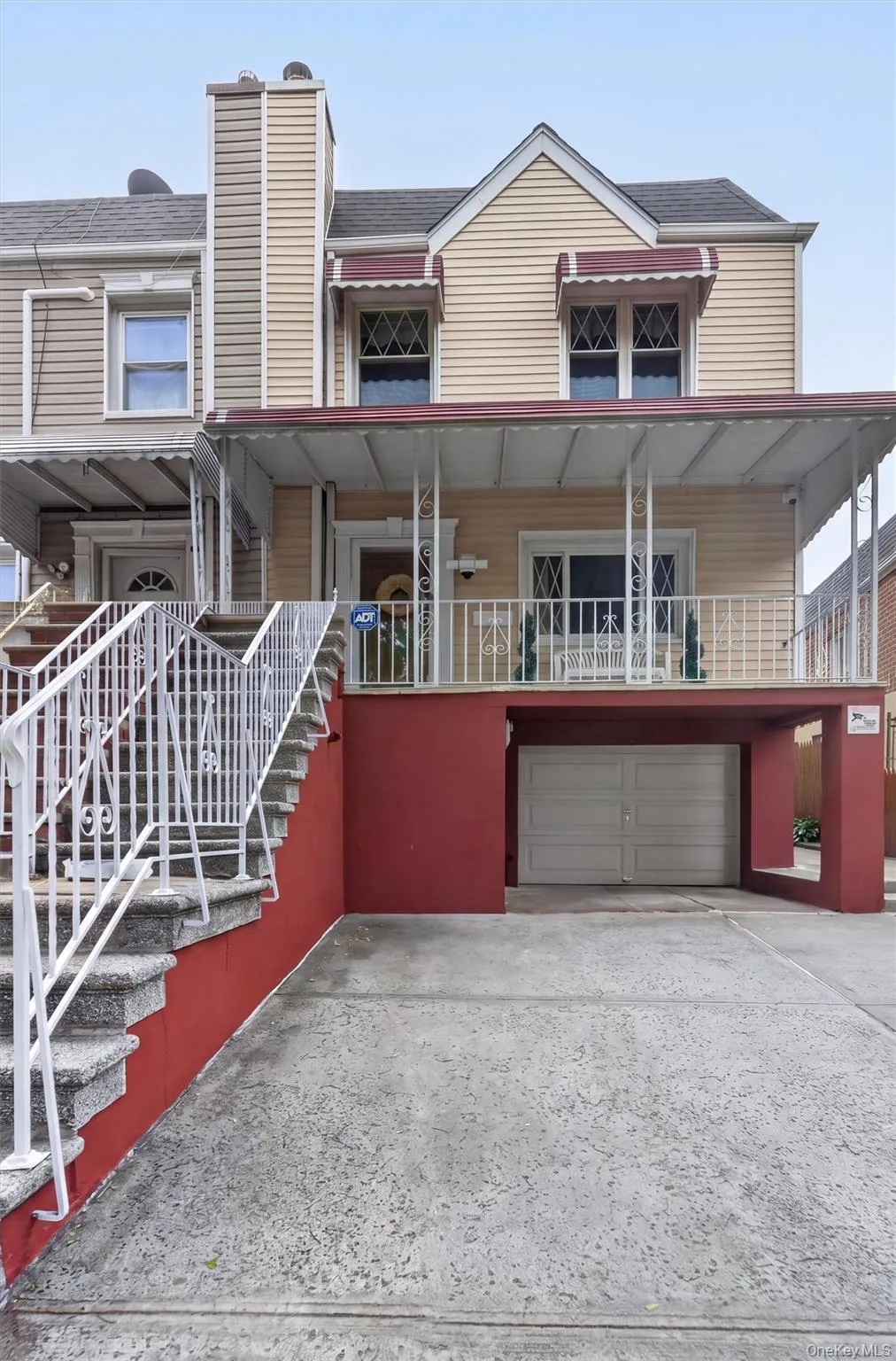 Double Driveway for two cars featuring one car garage Double Driveway for two cars featuring one car garage