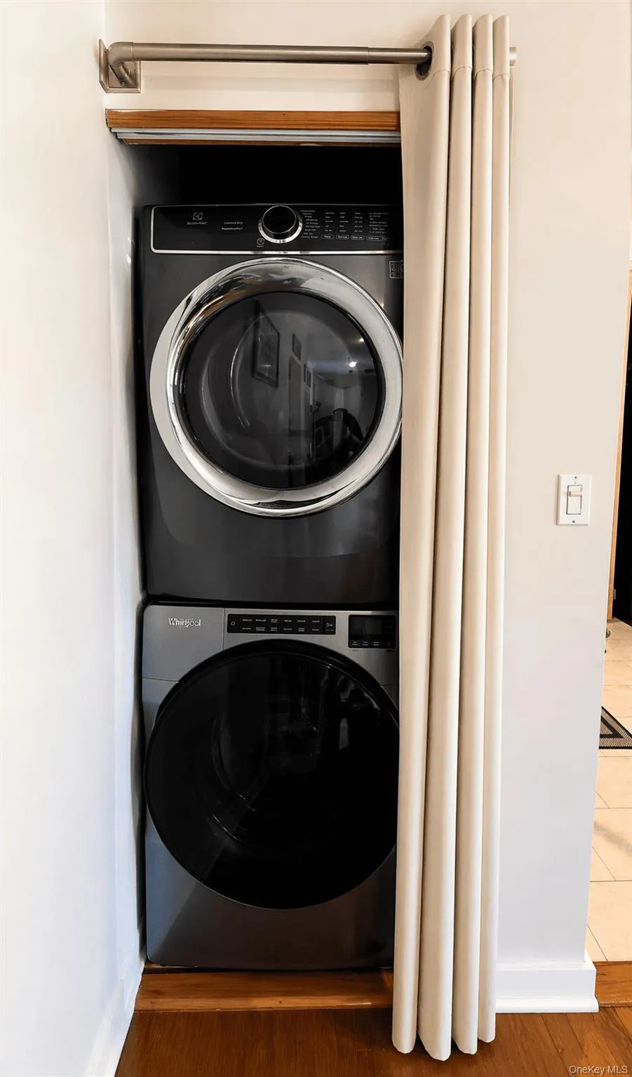 25517 74th Avenue, New York, NY, 2 Bedrooms Bedrooms, 4 Rooms Rooms,1 BathroomBathrooms,Residential Lease,For Rent,74th,0,987861 25517 74th Avenue, New York, NY, 2 Bedrooms Bedrooms, 4 Rooms Rooms,1 BathroomBathrooms,Residential Lease,For Rent,74th,0,987861
