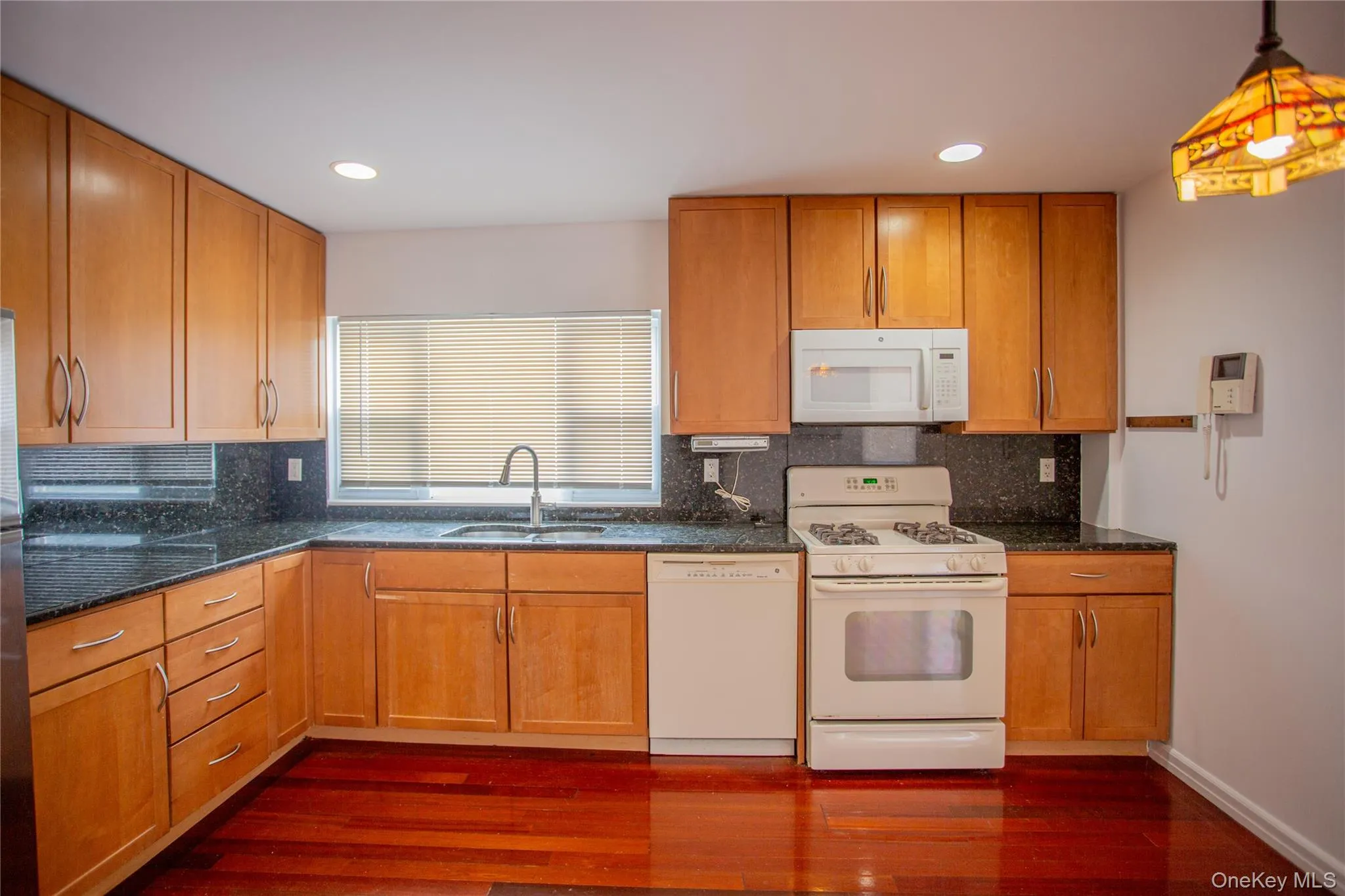 540 Chester Street, Long Beach, NY, 3 Bedrooms Bedrooms, 7 Rooms Rooms,1 BathroomBathrooms,Residential Lease,For Rent,Chester,0,987877 540 Chester Street, Long Beach, NY, 3 Bedrooms Bedrooms, 7 Rooms Rooms,1 BathroomBathrooms,Residential Lease,For Rent,Chester,0,987877