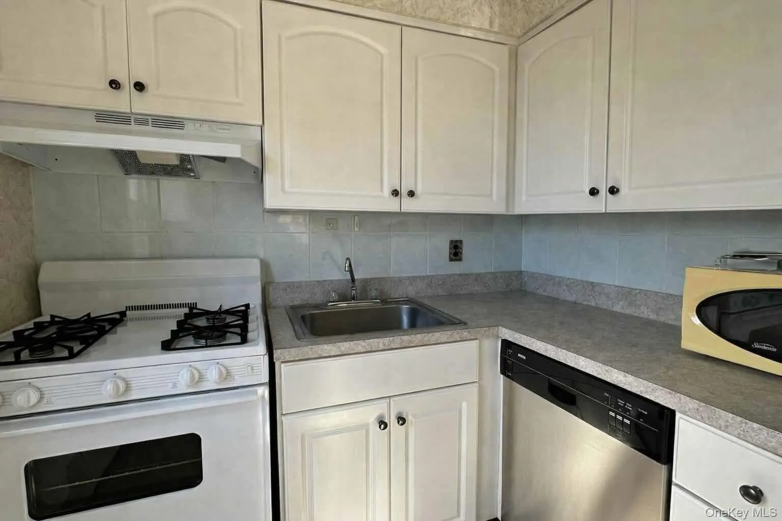 3 Anchorage Lane, Oyster Bay, NY, 1 Bedroom Bedrooms, 4 Rooms Rooms,1 BathroomBathrooms,Residential Lease,For Rent,Anchorage,0,987880 3 Anchorage Lane, Oyster Bay, NY, 1 Bedroom Bedrooms, 4 Rooms Rooms,1 BathroomBathrooms,Residential Lease,For Rent,Anchorage,0,987880