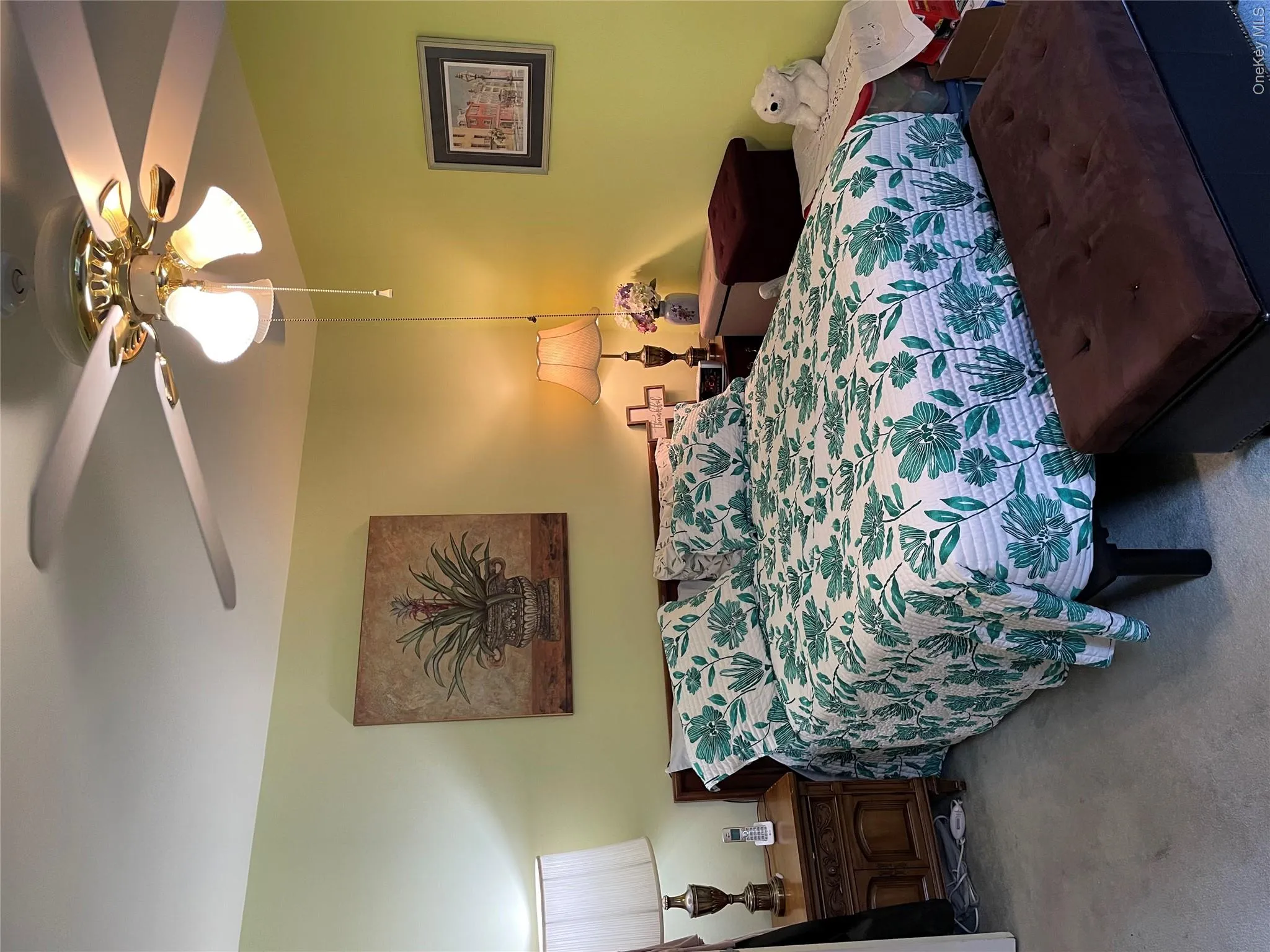 Ceiling Fans in just about every room. Ceiling Fans in just about every room.