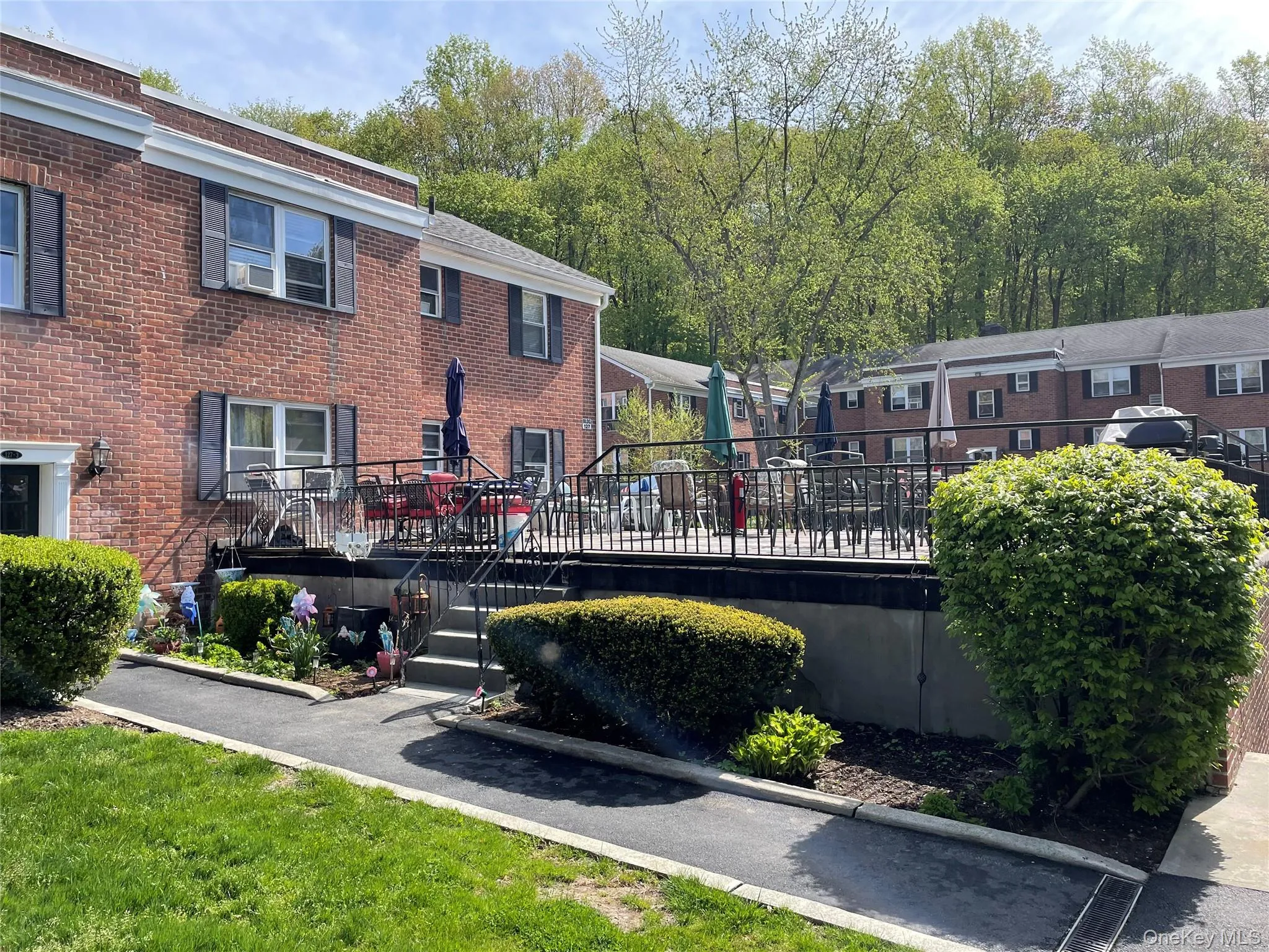 Desirable Highland Terrace - a very friendly community. Desirable Highland Terrace - a very friendly community.