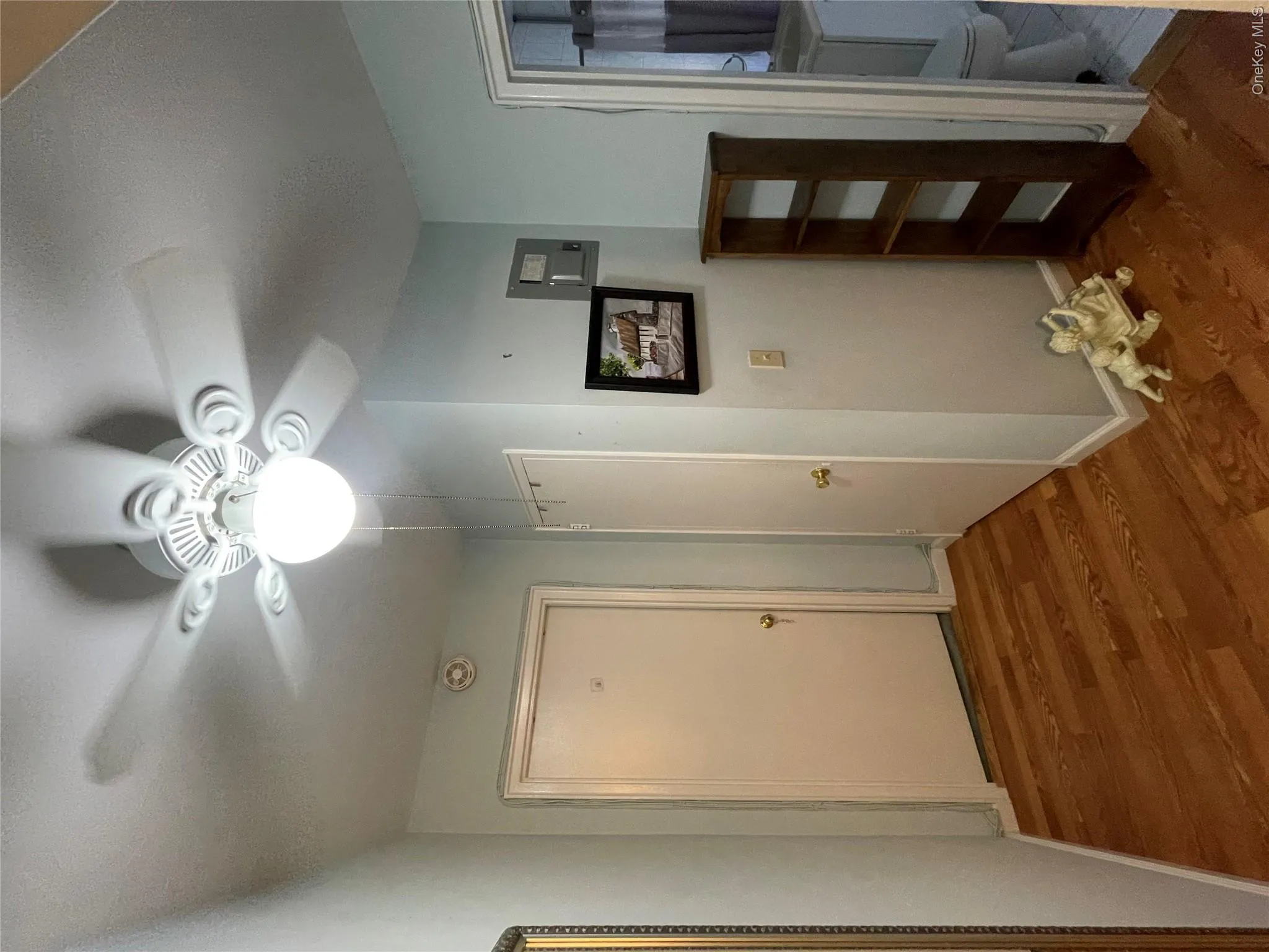 Hallway to bedrooms & bath. Hallway to bedrooms & bath.