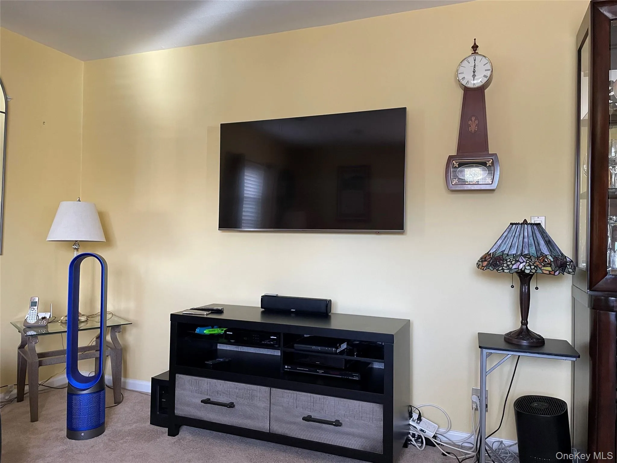 Good wall space for a larger entertainment center. Good wall space for a larger entertainment center.