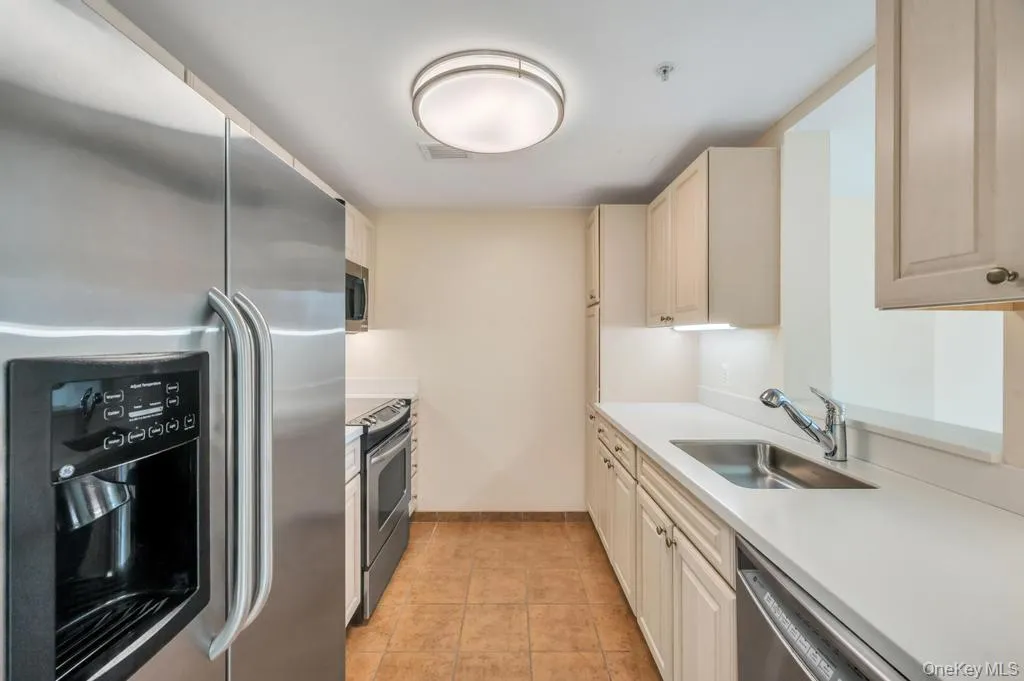 300 Overlook, North Hempstead, NY, 1 Bedroom Bedrooms, 4 Rooms Rooms,1 BathroomBathrooms,Residential Lease,For Rent,Overlook,0,987891 300 Overlook, North Hempstead, NY, 1 Bedroom Bedrooms, 4 Rooms Rooms,1 BathroomBathrooms,Residential Lease,For Rent,Overlook,0,987891