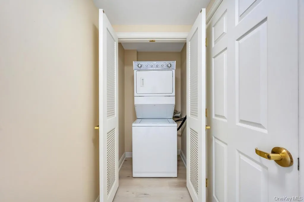 300 Overlook, North Hempstead, NY, 1 Bedroom Bedrooms, 4 Rooms Rooms,1 BathroomBathrooms,Residential Lease,For Rent,Overlook,0,987891 300 Overlook, North Hempstead, NY, 1 Bedroom Bedrooms, 4 Rooms Rooms,1 BathroomBathrooms,Residential Lease,For Rent,Overlook,0,987891