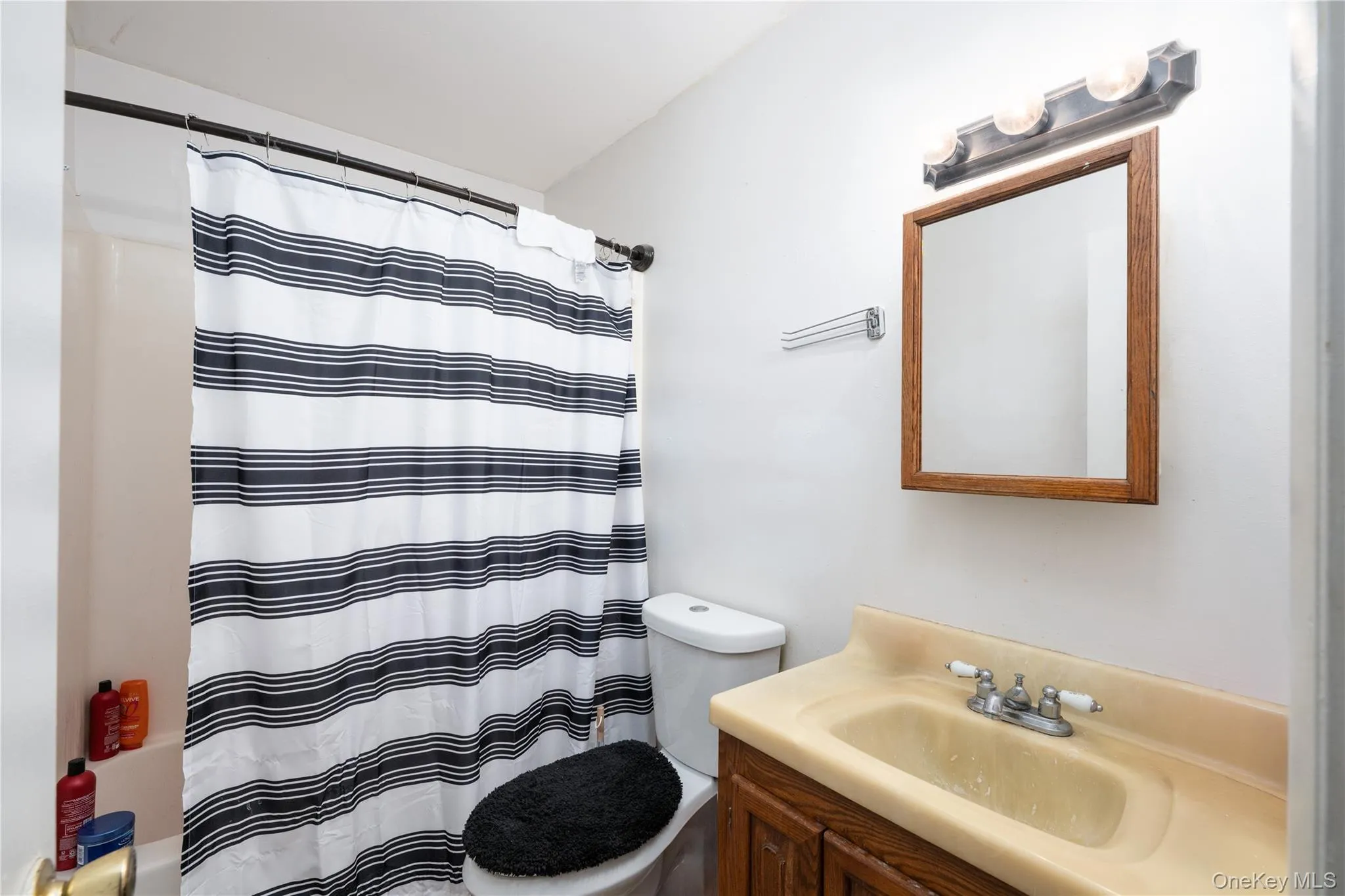 18 Powerline Lane, Hyde Park, NY, 3 Bedrooms Bedrooms, 9 Rooms Rooms,3 BathroomsBathrooms,Residential,For Rent,Powerline,0,987915 18 Powerline Lane, Hyde Park, NY, 3 Bedrooms Bedrooms, 9 Rooms Rooms,3 BathroomsBathrooms,Residential,For Rent,Powerline,0,987915