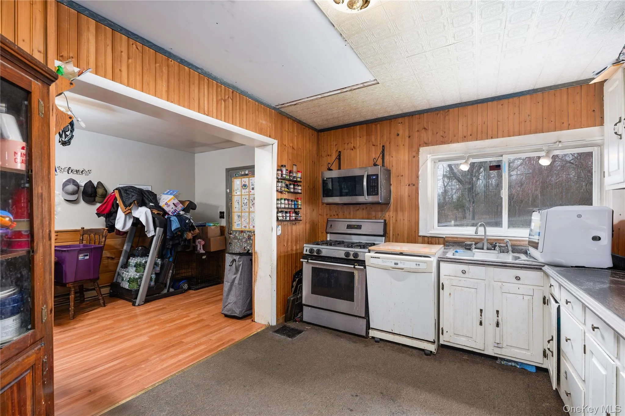 18 Powerline Lane, Hyde Park, NY, 3 Bedrooms Bedrooms, 9 Rooms Rooms,3 BathroomsBathrooms,Residential,For Rent,Powerline,0,987915 18 Powerline Lane, Hyde Park, NY, 3 Bedrooms Bedrooms, 9 Rooms Rooms,3 BathroomsBathrooms,Residential,For Rent,Powerline,0,987915