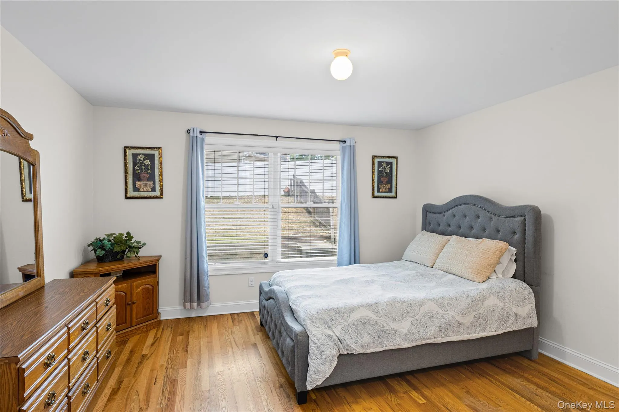 1st Floor Primary w/ensuite bath and walk in closet 1st Floor Primary w/ensuite bath and walk in closet
