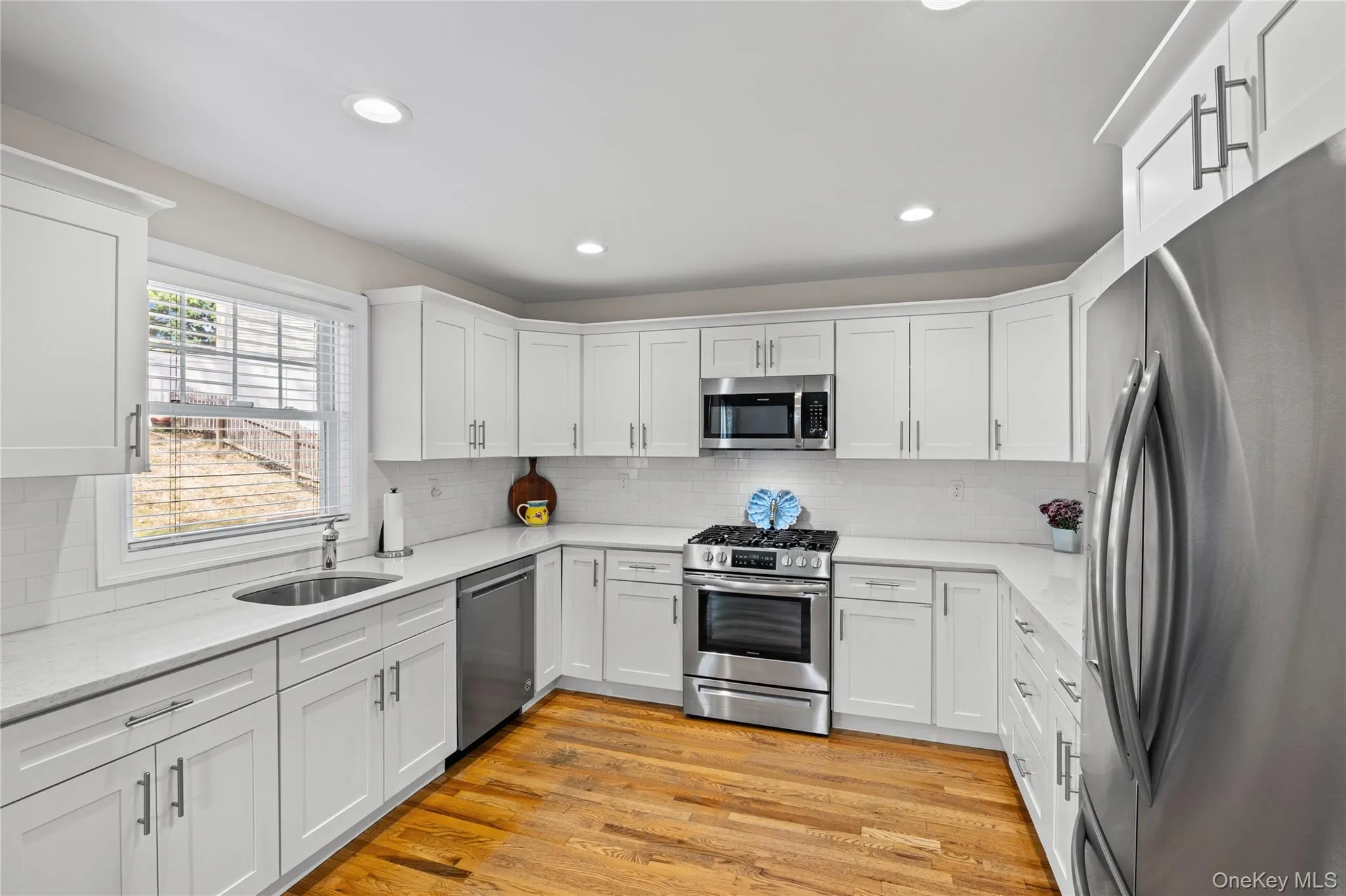Immaculate and well-equipped, gas cooking, stainless appliances and granite countertops Immaculate and well-equipped, gas cooking, stainless appliances and granite countertops