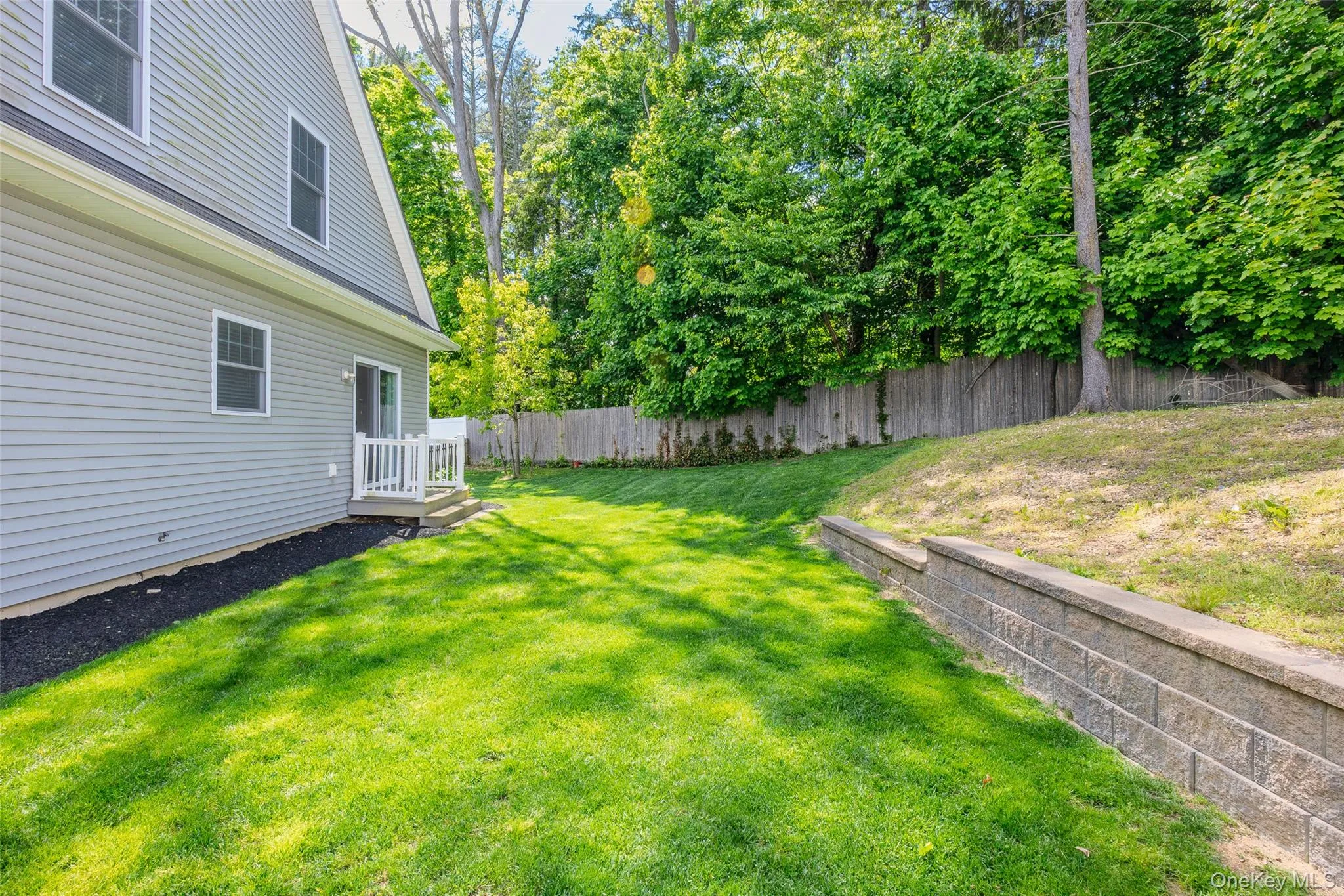 Fully fenced private yard. Fully fenced private yard.
