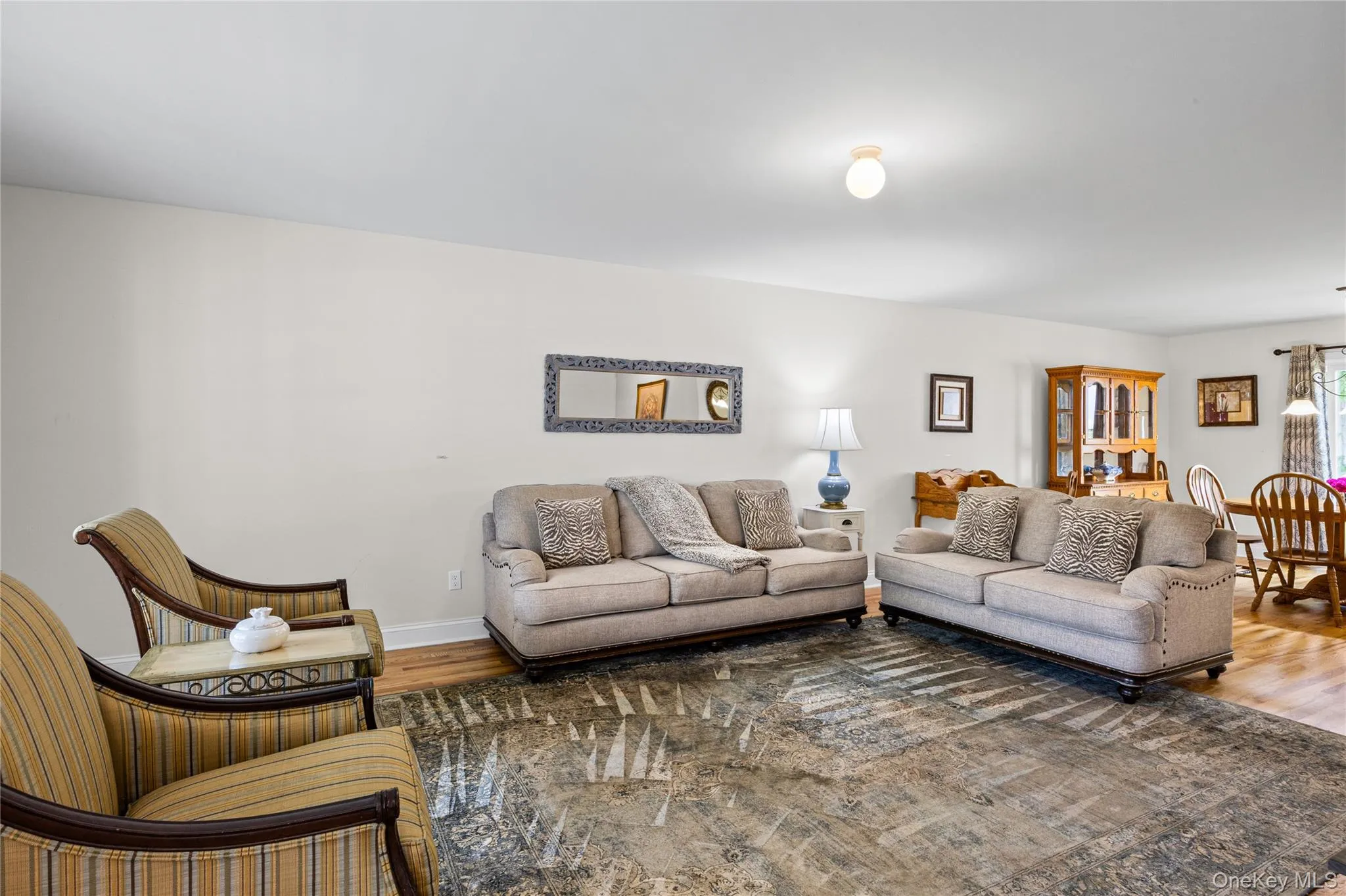Lovely open floorplan offers wonderful flow for gathering and entertaining. Lovely open floorplan offers wonderful flow for gathering and entertaining.