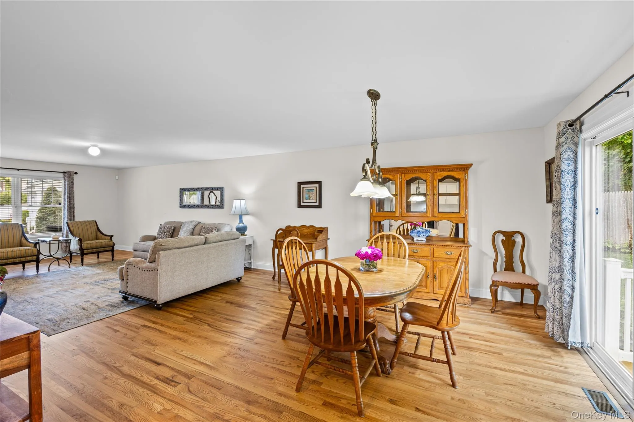 3 Clear Creek Court, Huntington, NY, 3 Bedrooms Bedrooms, 6 Rooms Rooms,2 BathroomsBathrooms,Residential,For Rent,Clear Creek,0,987923 3 Clear Creek Court, Huntington, NY, 3 Bedrooms Bedrooms, 6 Rooms Rooms,2 BathroomsBathrooms,Residential,For Rent,Clear Creek,0,987923