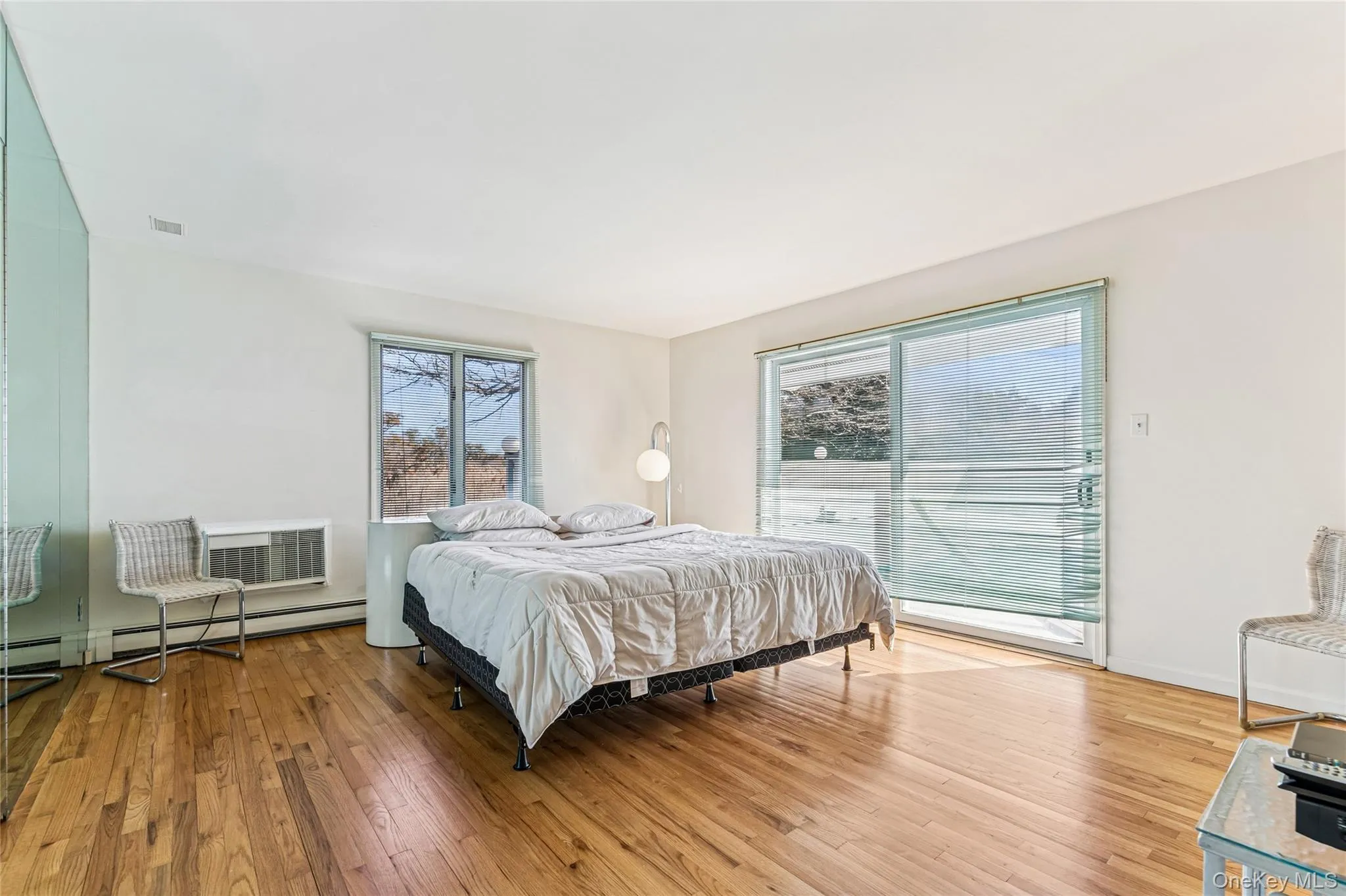 22 Meadow Lane, Southampton, NY, 4 Bedrooms Bedrooms, 8 Rooms Rooms,4 BathroomsBathrooms,Residential Lease,For Rent,Meadow,0,987943 22 Meadow Lane, Southampton, NY, 4 Bedrooms Bedrooms, 8 Rooms Rooms,4 BathroomsBathrooms,Residential Lease,For Rent,Meadow,0,987943