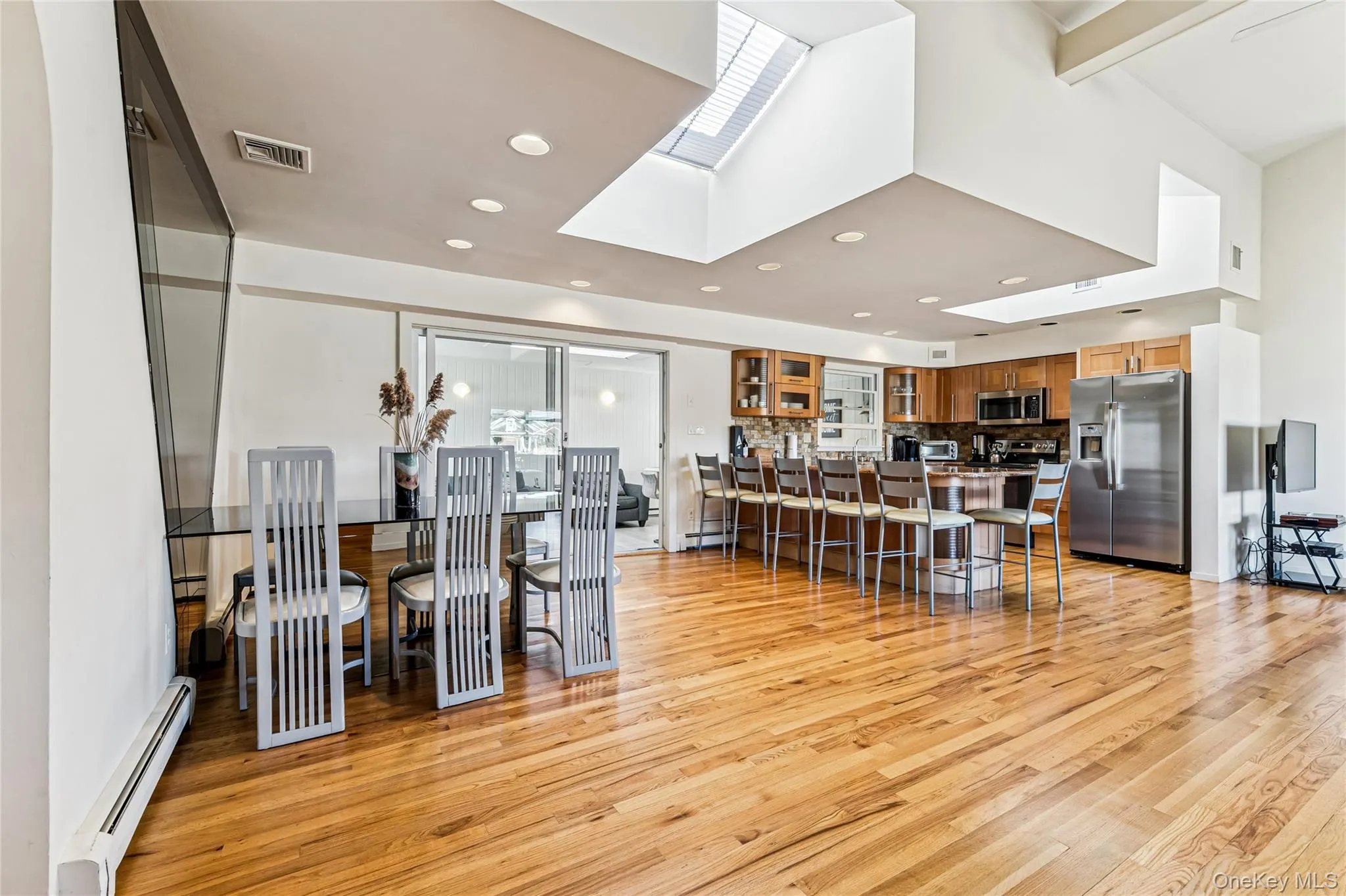 22 Meadow Lane, Southampton, NY, 4 Bedrooms Bedrooms, 8 Rooms Rooms,4 BathroomsBathrooms,Residential Lease,For Rent,Meadow,0,987943 22 Meadow Lane, Southampton, NY, 4 Bedrooms Bedrooms, 8 Rooms Rooms,4 BathroomsBathrooms,Residential Lease,For Rent,Meadow,0,987943