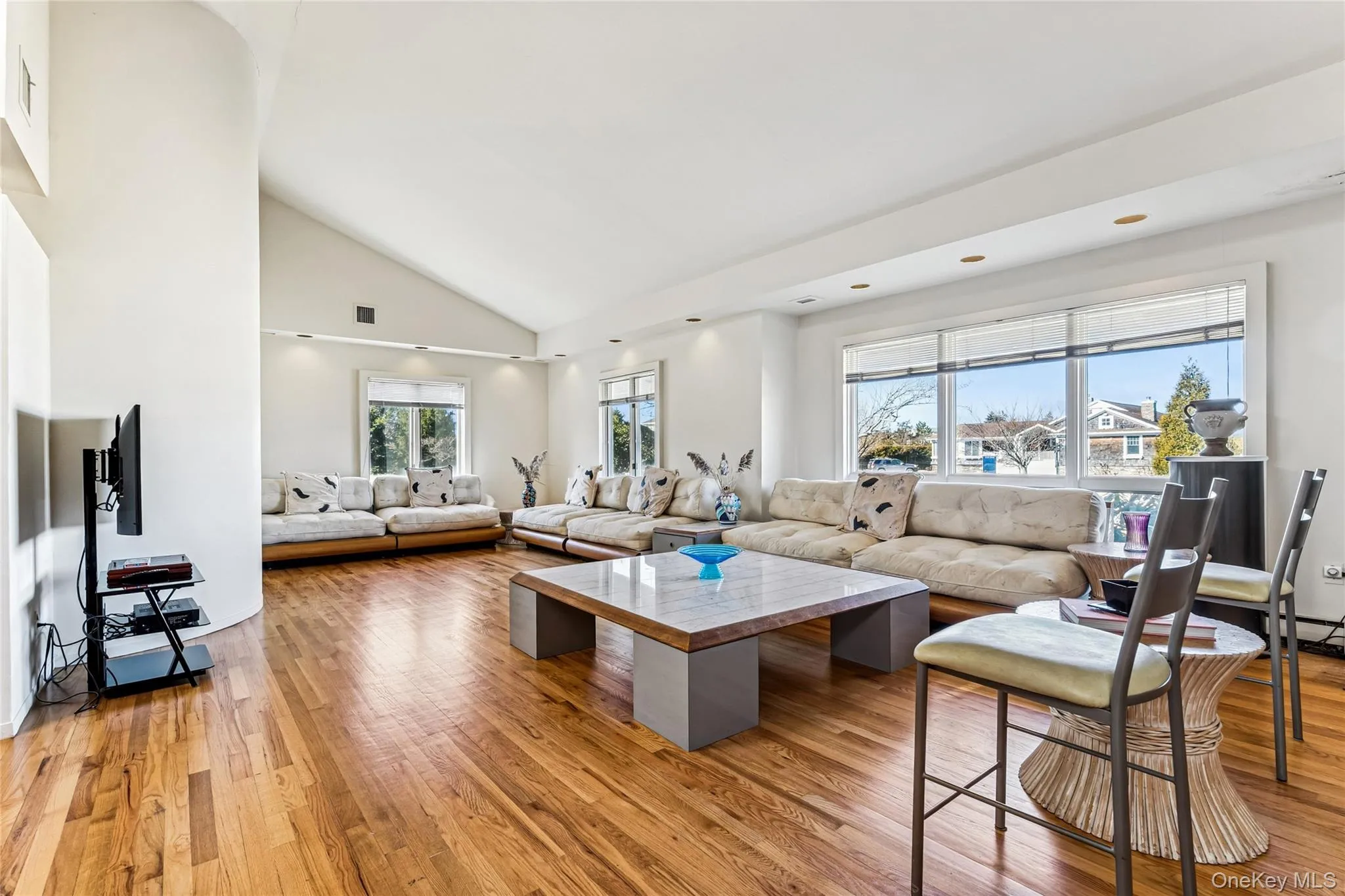 22 Meadow Lane, Southampton, NY, 4 Bedrooms Bedrooms, 8 Rooms Rooms,4 BathroomsBathrooms,Residential Lease,For Rent,Meadow,0,987943 22 Meadow Lane, Southampton, NY, 4 Bedrooms Bedrooms, 8 Rooms Rooms,4 BathroomsBathrooms,Residential Lease,For Rent,Meadow,0,987943