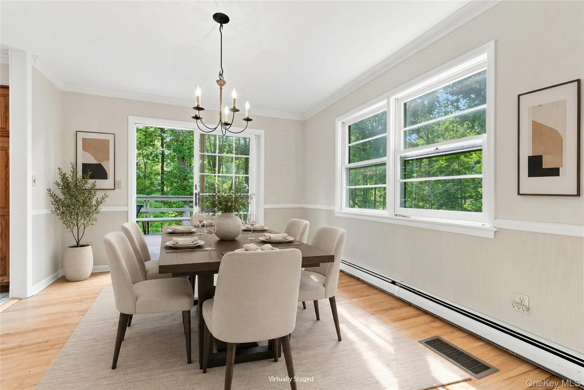 Dining area with access to back deck. Views and privacy Dining area with access to back deck. Views and privacy