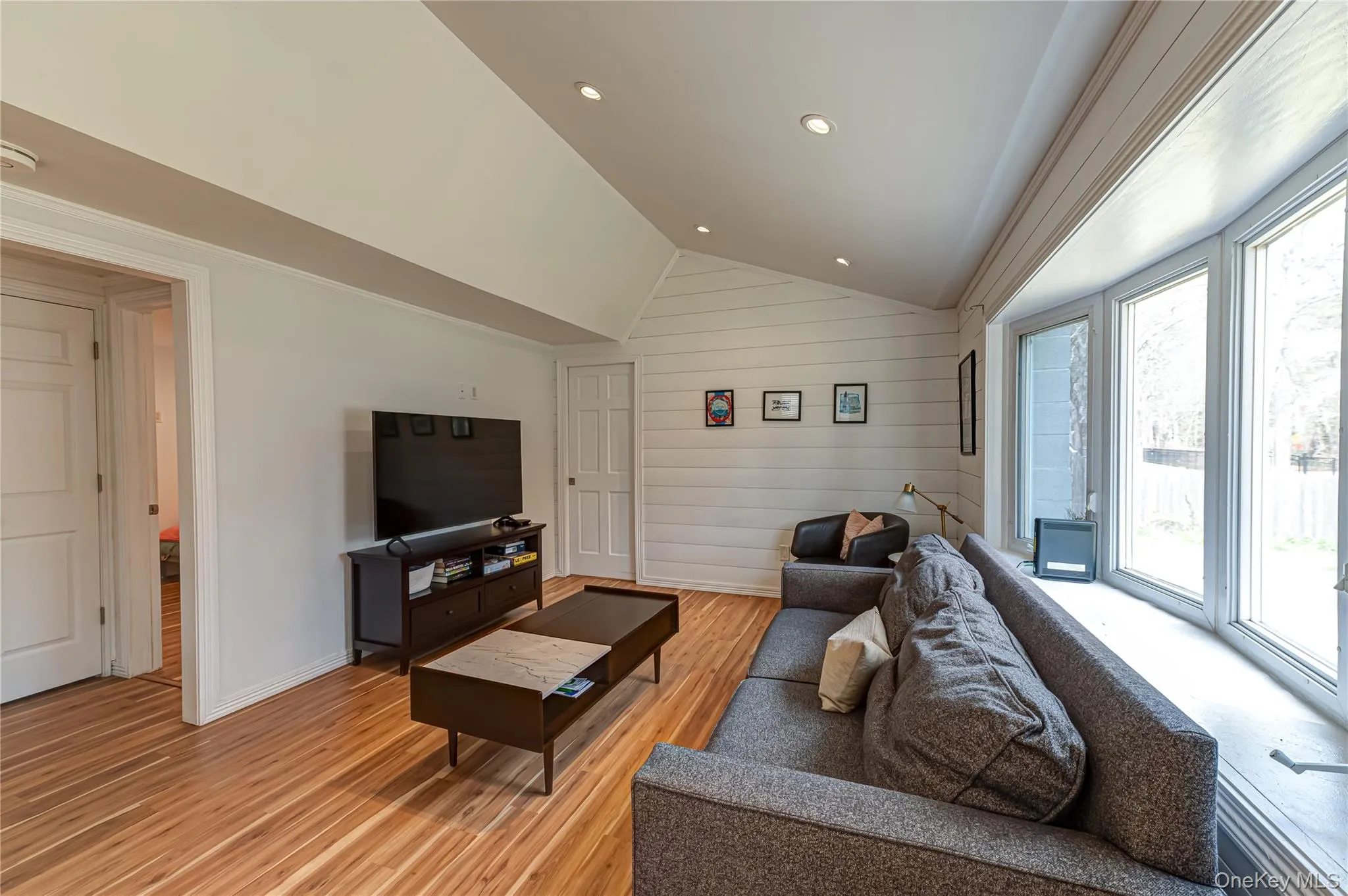 6 Longview Drive, Southampton, NY, 2 Bedrooms Bedrooms, 5 Rooms Rooms,1 BathroomBathrooms,Residential,For Rent,Longview,0,987991 6 Longview Drive, Southampton, NY, 2 Bedrooms Bedrooms, 5 Rooms Rooms,1 BathroomBathrooms,Residential,For Rent,Longview,0,987991