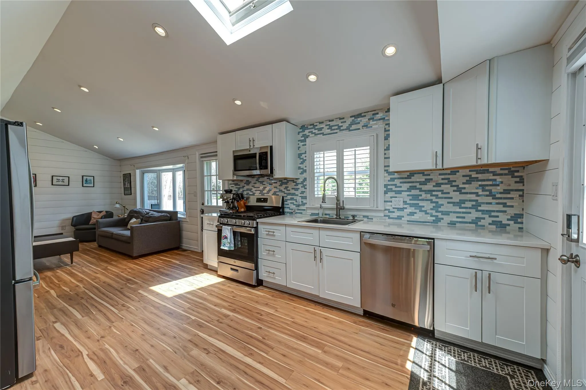 6 Longview Drive, Southampton, NY, 2 Bedrooms Bedrooms, 5 Rooms Rooms,1 BathroomBathrooms,Residential,For Rent,Longview,0,987991 6 Longview Drive, Southampton, NY, 2 Bedrooms Bedrooms, 5 Rooms Rooms,1 BathroomBathrooms,Residential,For Rent,Longview,0,987991