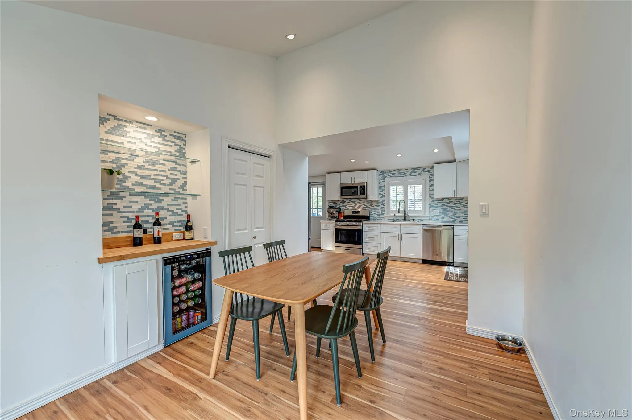 6 Longview Drive, Southampton, NY, 2 Bedrooms Bedrooms, 5 Rooms Rooms,1 BathroomBathrooms,Residential,For Rent,Longview,0,987991 6 Longview Drive, Southampton, NY, 2 Bedrooms Bedrooms, 5 Rooms Rooms,1 BathroomBathrooms,Residential,For Rent,Longview,0,987991