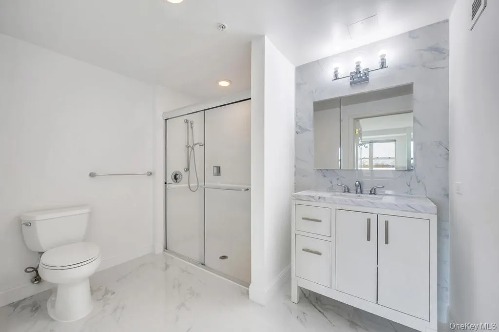 300 Overlook, North Hempstead, NY, 2 Bedrooms Bedrooms, 6 Rooms Rooms,2 BathroomsBathrooms,Residential Lease,For Rent,Overlook,0,988010 300 Overlook, North Hempstead, NY, 2 Bedrooms Bedrooms, 6 Rooms Rooms,2 BathroomsBathrooms,Residential Lease,For Rent,Overlook,0,988010