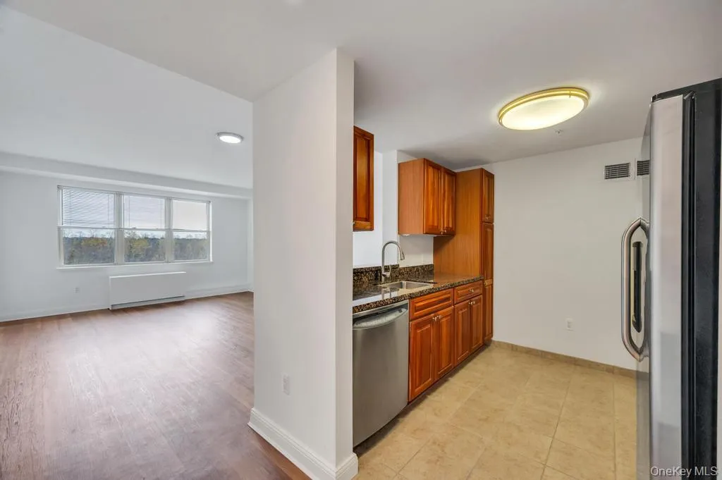 300 Overlook, North Hempstead, NY, 2 Bedrooms Bedrooms, 6 Rooms Rooms,2 BathroomsBathrooms,Residential Lease,For Rent,Overlook,0,988010 300 Overlook, North Hempstead, NY, 2 Bedrooms Bedrooms, 6 Rooms Rooms,2 BathroomsBathrooms,Residential Lease,For Rent,Overlook,0,988010