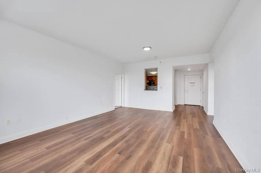 300 Overlook, North Hempstead, NY, 2 Bedrooms Bedrooms, 6 Rooms Rooms,2 BathroomsBathrooms,Residential Lease,For Rent,Overlook,0,988010 300 Overlook, North Hempstead, NY, 2 Bedrooms Bedrooms, 6 Rooms Rooms,2 BathroomsBathrooms,Residential Lease,For Rent,Overlook,0,988010
