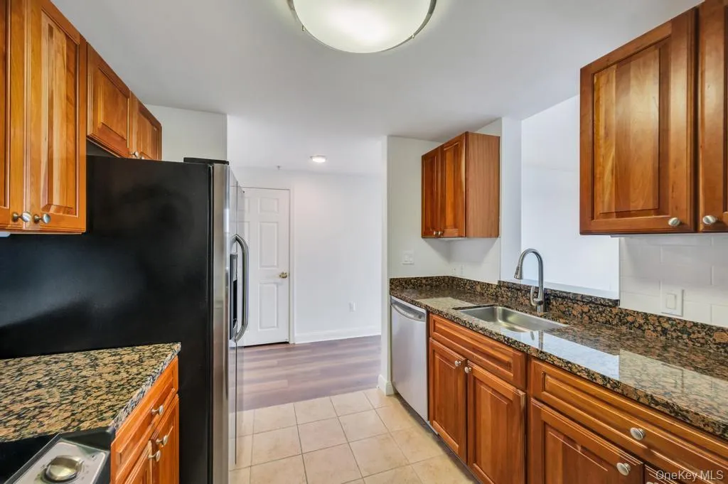 300 Overlook, North Hempstead, NY, 2 Bedrooms Bedrooms, 6 Rooms Rooms,2 BathroomsBathrooms,Residential Lease,For Rent,Overlook,0,988010 300 Overlook, North Hempstead, NY, 2 Bedrooms Bedrooms, 6 Rooms Rooms,2 BathroomsBathrooms,Residential Lease,For Rent,Overlook,0,988010