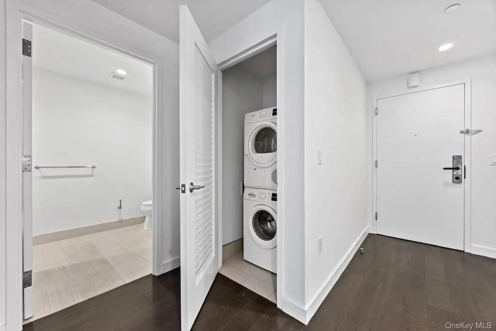 131-03 40th Road, New York, NY, 1 Bedroom Bedrooms, 3 Rooms Rooms,1 BathroomBathrooms,Residential,For Rent,40th,0,KEY988014 131-03 40th Road, New York, NY, 1 Bedroom Bedrooms, 3 Rooms Rooms,1 BathroomBathrooms,Residential,For Rent,40th,0,KEY988014