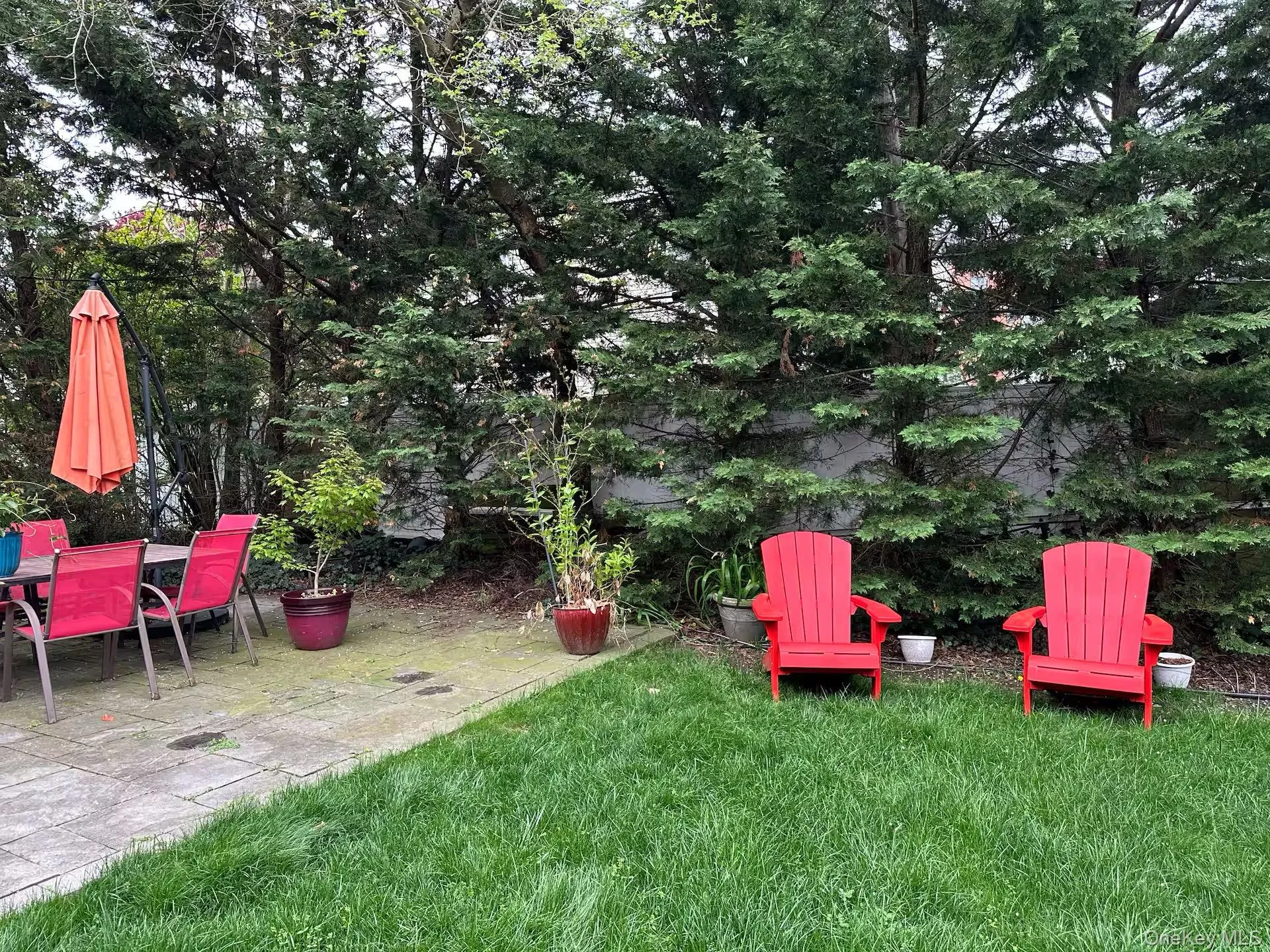 Expansive Private Backyard Retreat Expansive Private Backyard Retreat