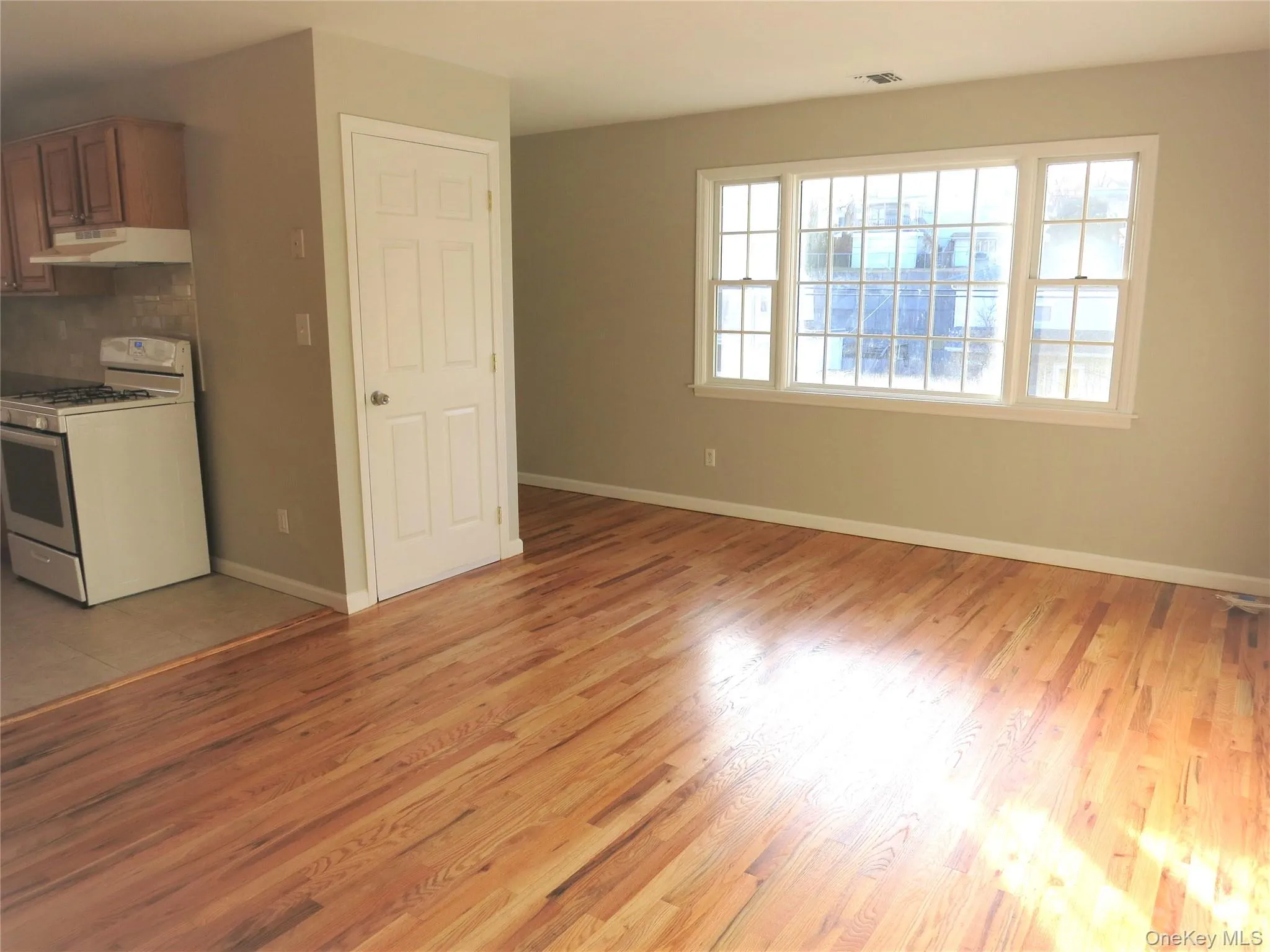 56 Linwood Road, North Hempstead, NY, 2 Bedrooms Bedrooms, 5 Rooms Rooms,2 BathroomsBathrooms,Residential Lease,For Rent,Linwood,0,988063 56 Linwood Road, North Hempstead, NY, 2 Bedrooms Bedrooms, 5 Rooms Rooms,2 BathroomsBathrooms,Residential Lease,For Rent,Linwood,0,988063