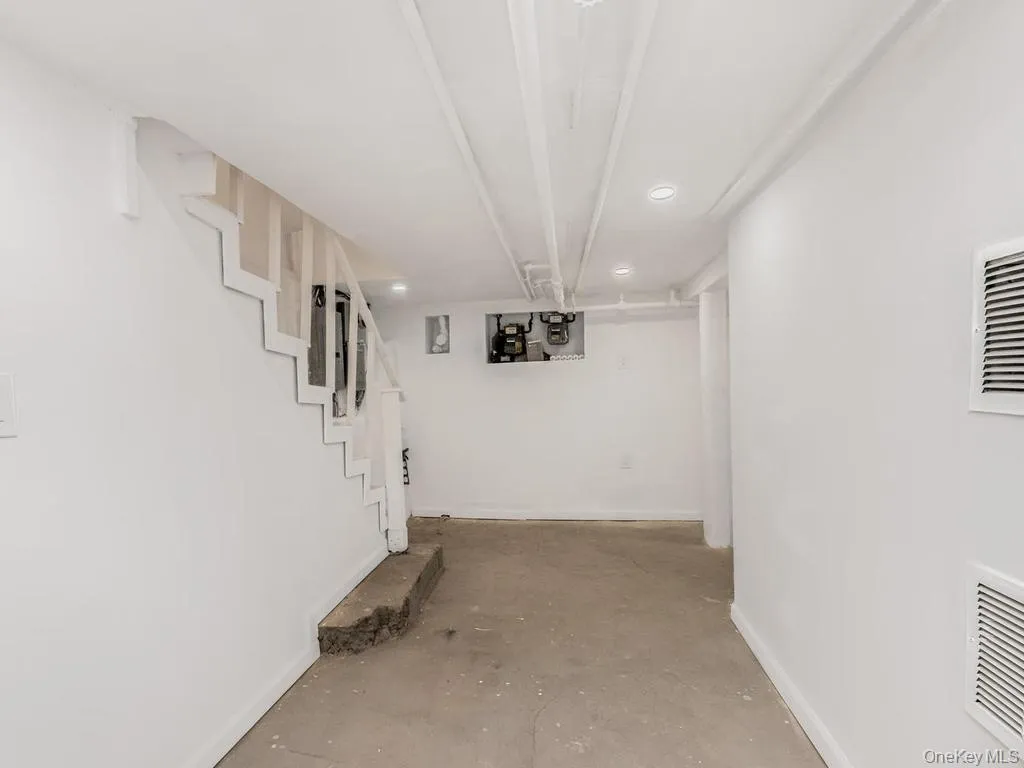 1218 Havemeyer Avenue, New York, NY, 5 Bedrooms Bedrooms, 7 Rooms Rooms,2 BathroomsBathrooms,Residential,For Rent,Havemeyer,0,988073 1218 Havemeyer Avenue, New York, NY, 5 Bedrooms Bedrooms, 7 Rooms Rooms,2 BathroomsBathrooms,Residential,For Rent,Havemeyer,0,988073