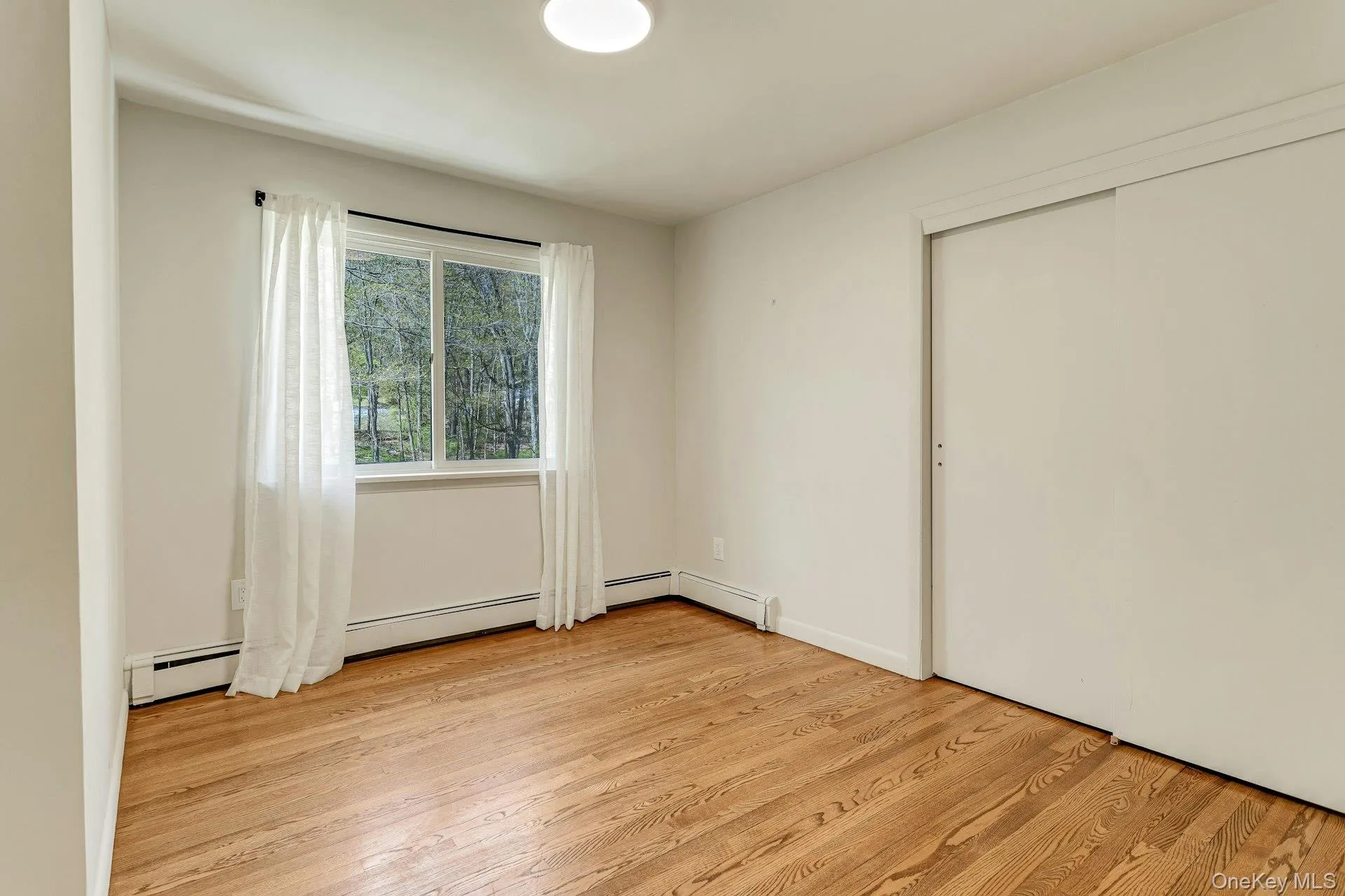 Bedroom Shows Closet Bedroom Shows Closet