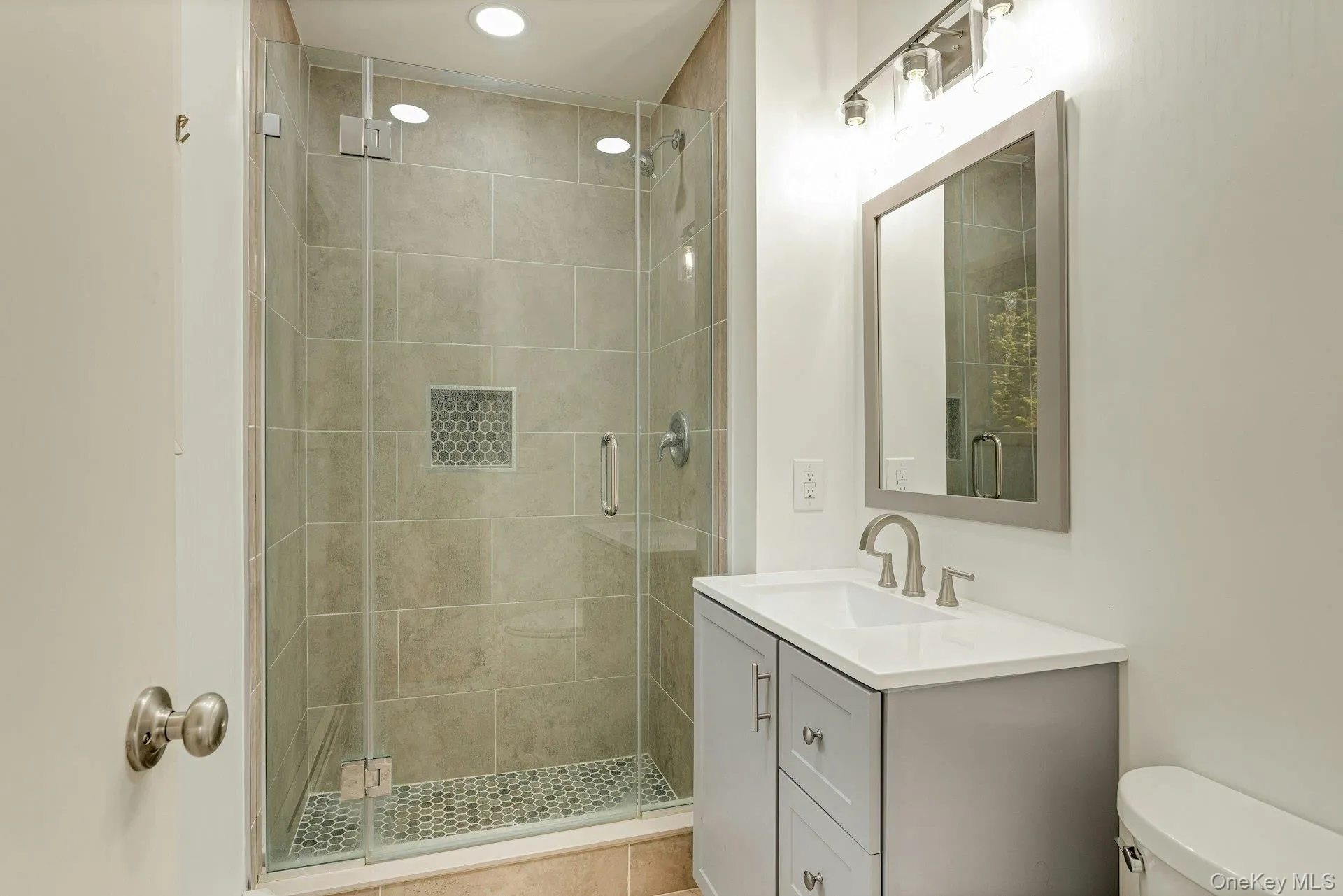 Primary Bath w/Shower Primary Bath w/Shower