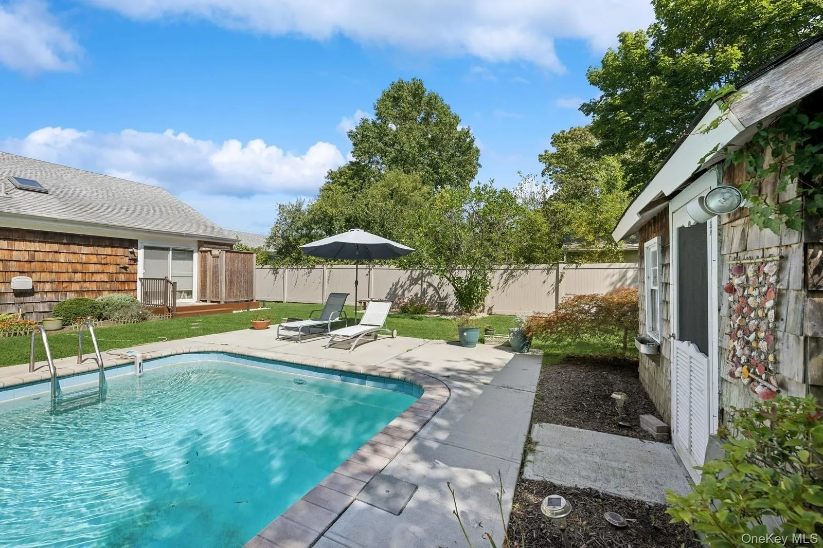 Pool Loungers Pool Loungers