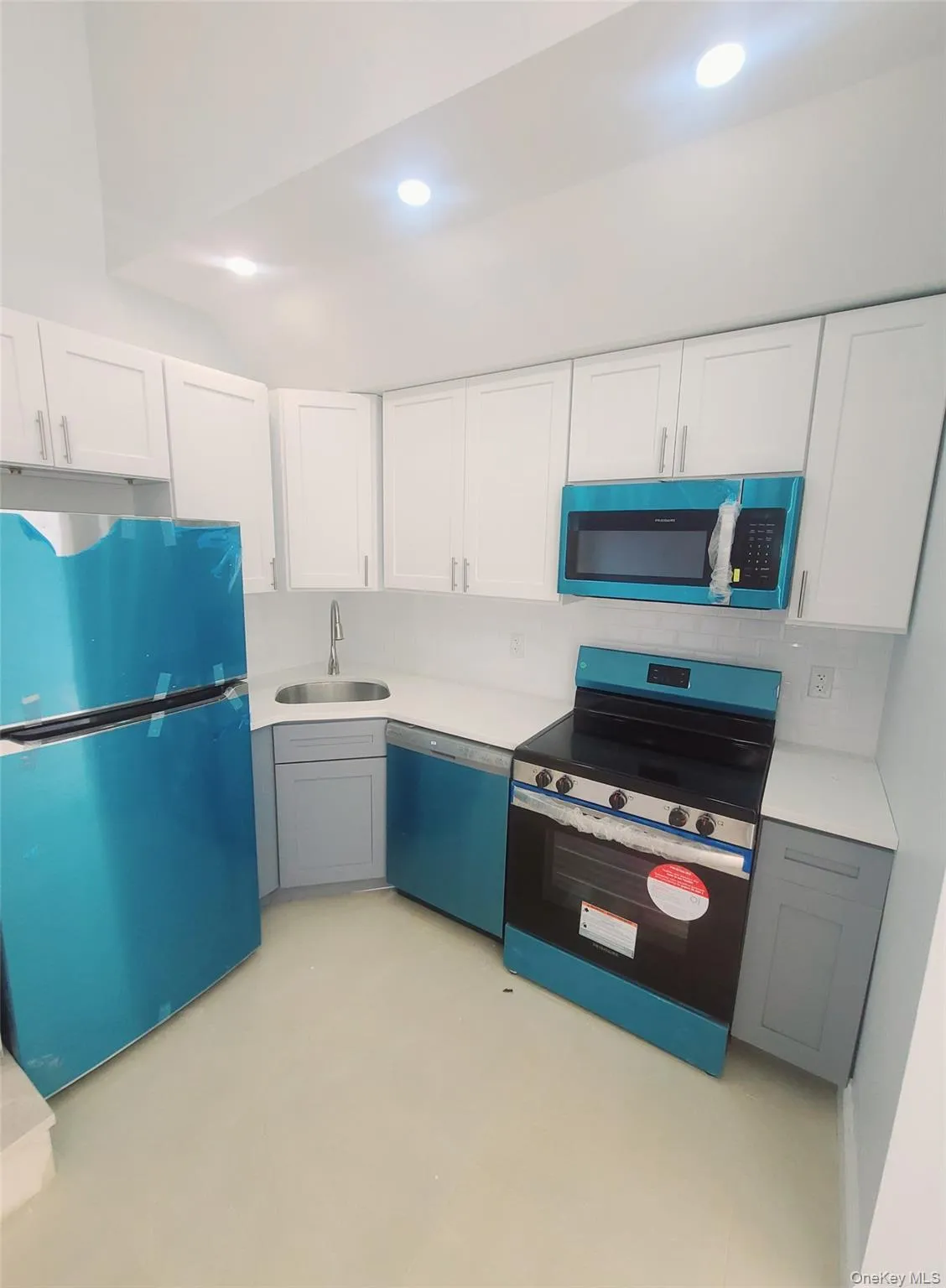 67-39 Clyde Street, New York, NY, 2 Bedrooms Bedrooms, 4 Rooms Rooms,2 BathroomsBathrooms,Residential Lease,For Rent,Clyde,0,988106 67-39 Clyde Street, New York, NY, 2 Bedrooms Bedrooms, 4 Rooms Rooms,2 BathroomsBathrooms,Residential Lease,For Rent,Clyde,0,988106