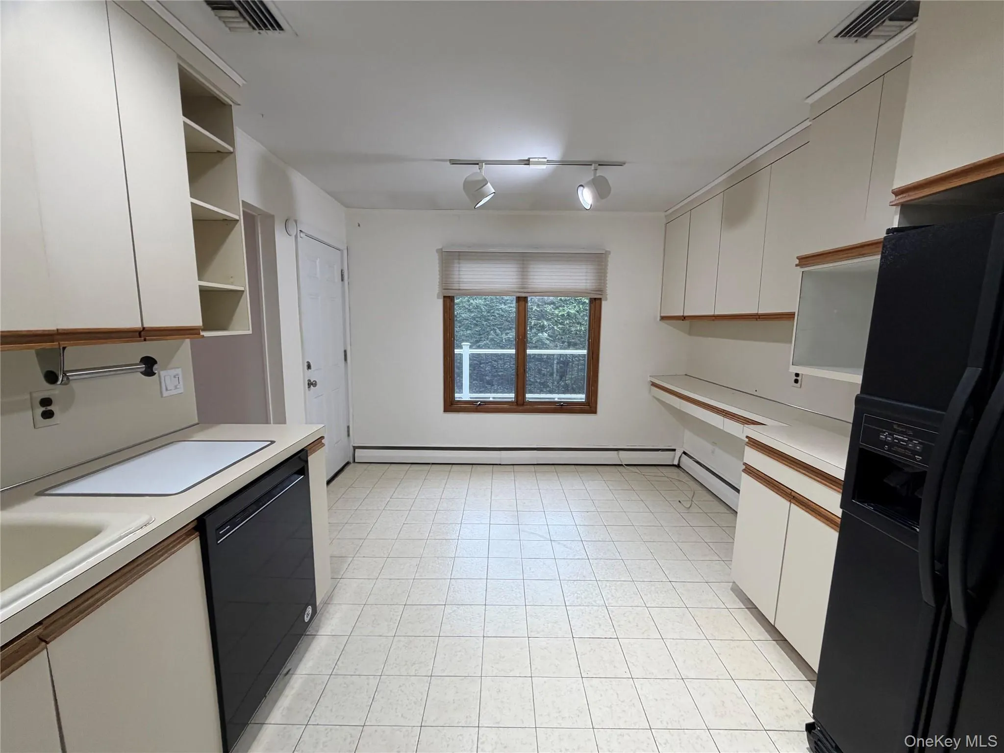 14 Glenn Drive, Oyster Bay, NY, 4 Bedrooms Bedrooms, 8 Rooms Rooms,3 BathroomsBathrooms,Residential Lease,For Rent,Glenn,0,988109 14 Glenn Drive, Oyster Bay, NY, 4 Bedrooms Bedrooms, 8 Rooms Rooms,3 BathroomsBathrooms,Residential Lease,For Rent,Glenn,0,988109
