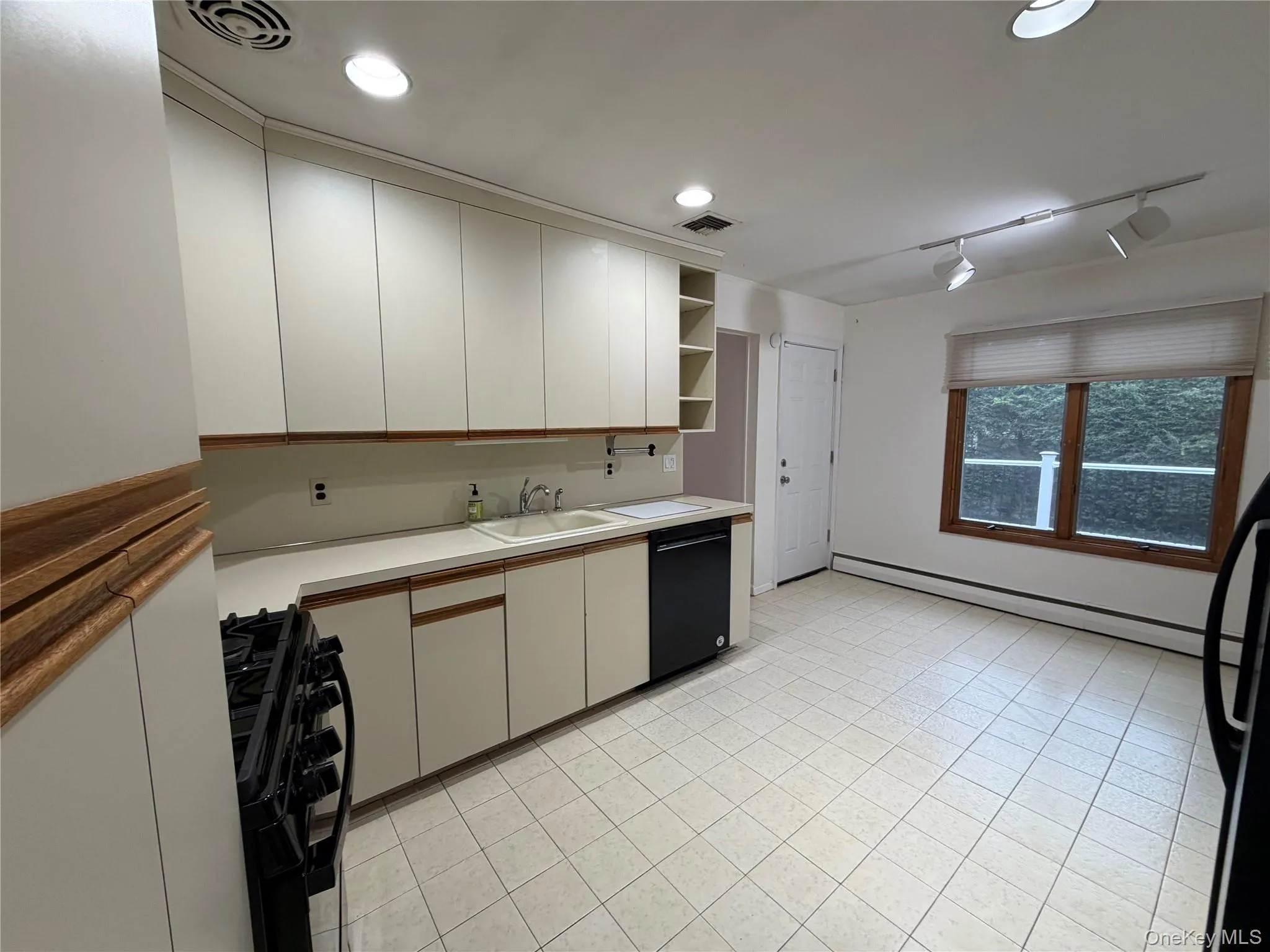 14 Glenn Drive, Oyster Bay, NY, 4 Bedrooms Bedrooms, 8 Rooms Rooms,3 BathroomsBathrooms,Residential Lease,For Rent,Glenn,0,988109 14 Glenn Drive, Oyster Bay, NY, 4 Bedrooms Bedrooms, 8 Rooms Rooms,3 BathroomsBathrooms,Residential Lease,For Rent,Glenn,0,988109