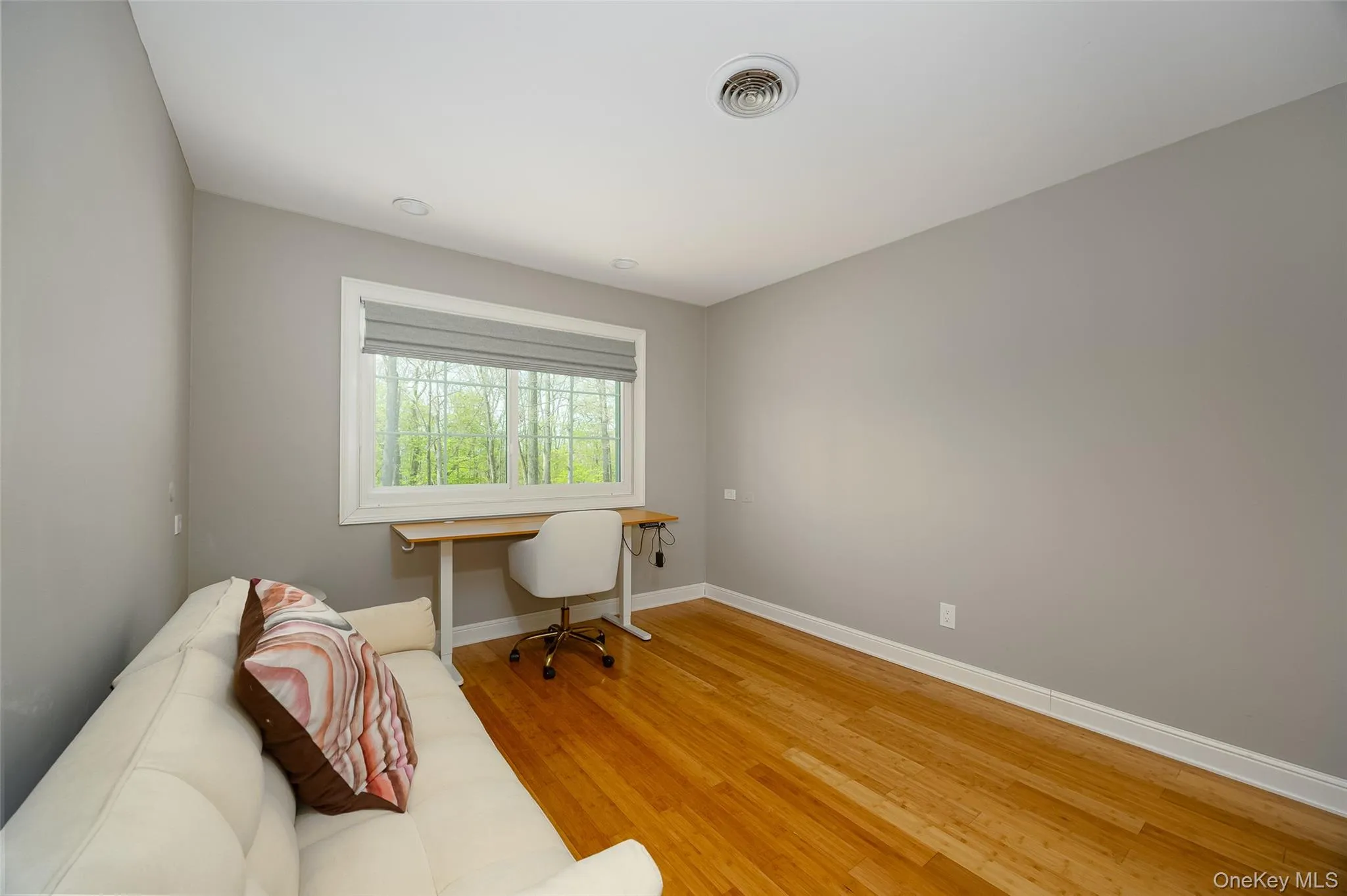 Office/bedroom Office/bedroom