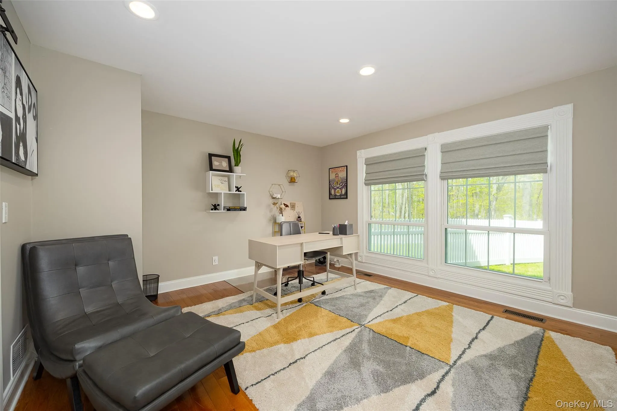 Office/bedroom Office/bedroom