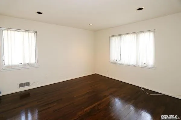 5 Gilbert Road, North Hempstead, NY, 3 Bedrooms Bedrooms, 8 Rooms Rooms,2 BathroomsBathrooms,Residential Lease,For Rent,Gilbert,0,988133 5 Gilbert Road, North Hempstead, NY, 3 Bedrooms Bedrooms, 8 Rooms Rooms,2 BathroomsBathrooms,Residential Lease,For Rent,Gilbert,0,988133