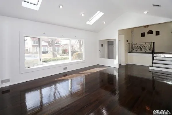 5 Gilbert Road, North Hempstead, NY, 3 Bedrooms Bedrooms, 8 Rooms Rooms,2 BathroomsBathrooms,Residential Lease,For Rent,Gilbert,0,988133 5 Gilbert Road, North Hempstead, NY, 3 Bedrooms Bedrooms, 8 Rooms Rooms,2 BathroomsBathrooms,Residential Lease,For Rent,Gilbert,0,988133