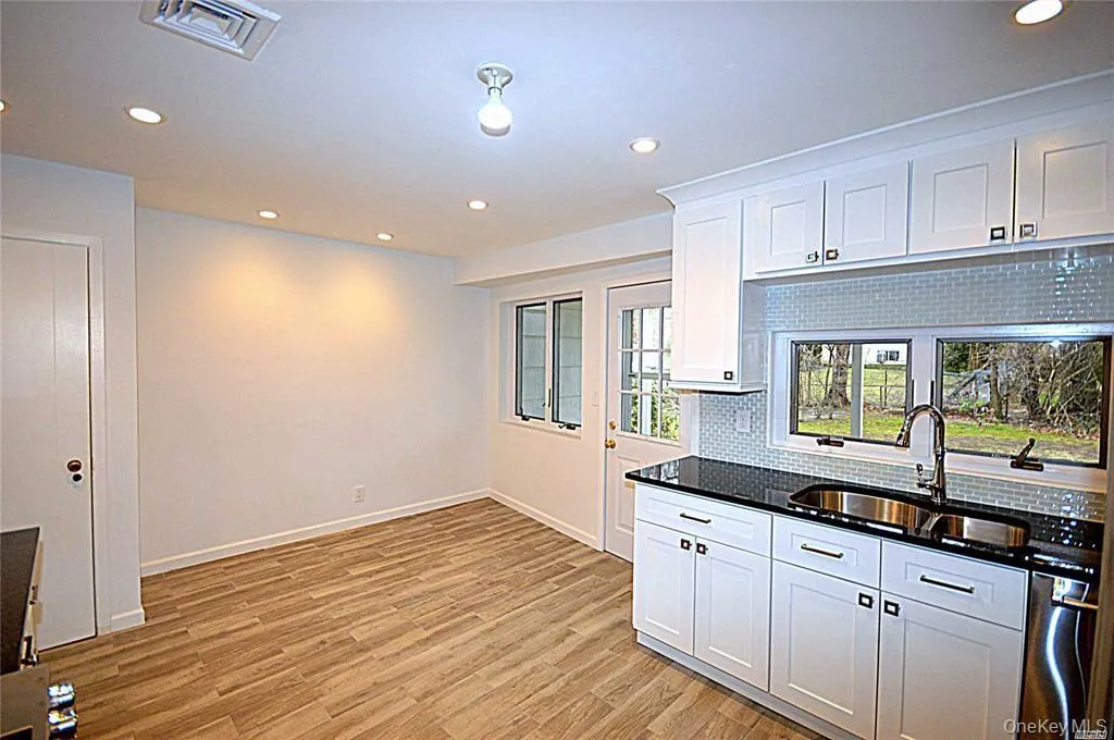 5 Gilbert Road, North Hempstead, NY, 3 Bedrooms Bedrooms, 8 Rooms Rooms,2 BathroomsBathrooms,Residential Lease,For Rent,Gilbert,0,988133 5 Gilbert Road, North Hempstead, NY, 3 Bedrooms Bedrooms, 8 Rooms Rooms,2 BathroomsBathrooms,Residential Lease,For Rent,Gilbert,0,988133